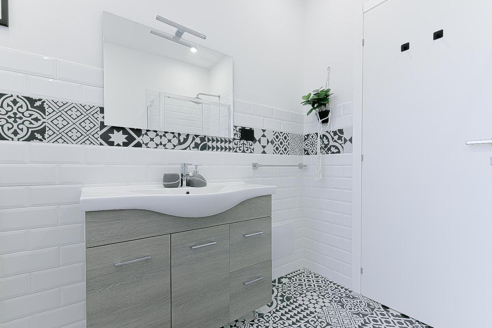 Large Double Room - Photo 19