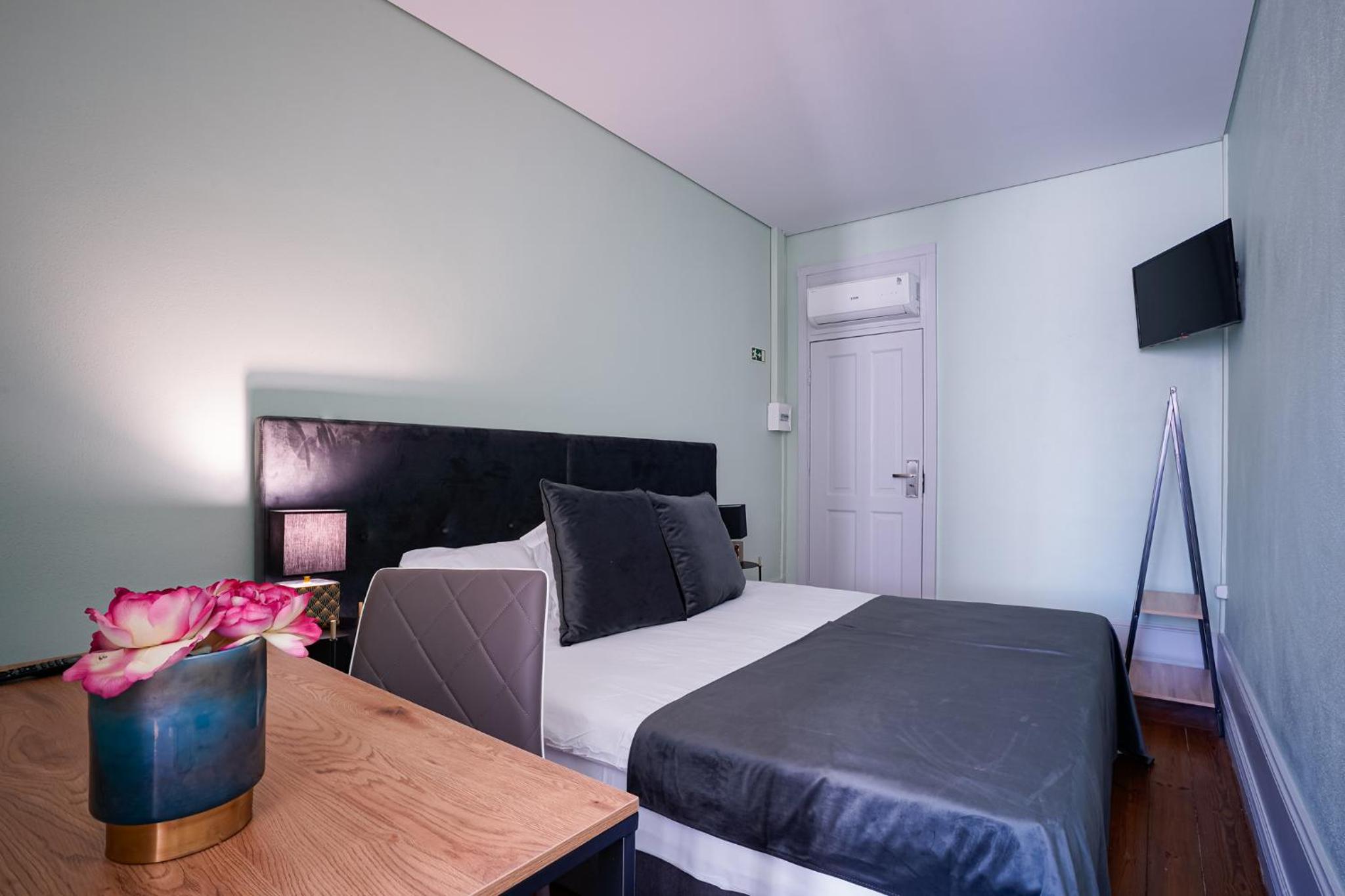 Standard Double Room - Photo 7