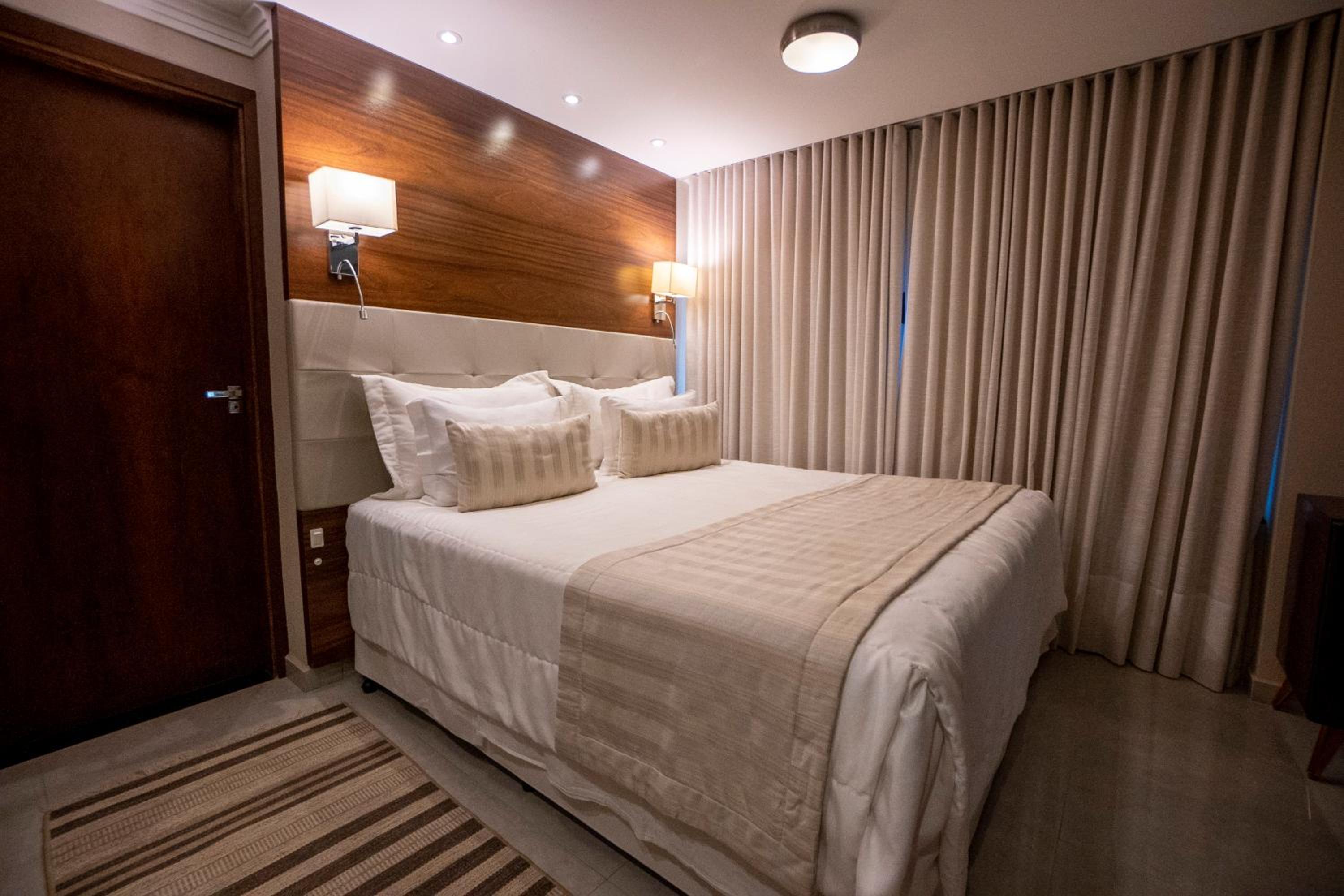 Suite with Hot Tub photo 3