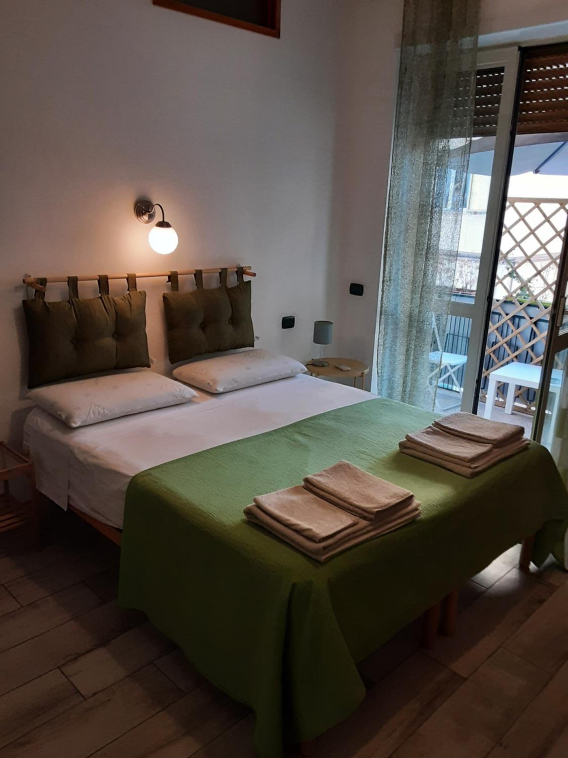 Deluxe Double Room with Sea View - Photo 3