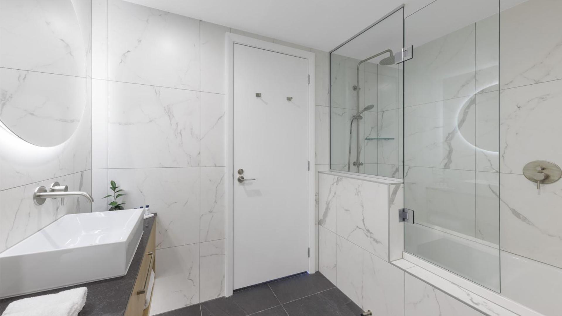 Four Bedroom Penthouse - No Housekeeping photo 2