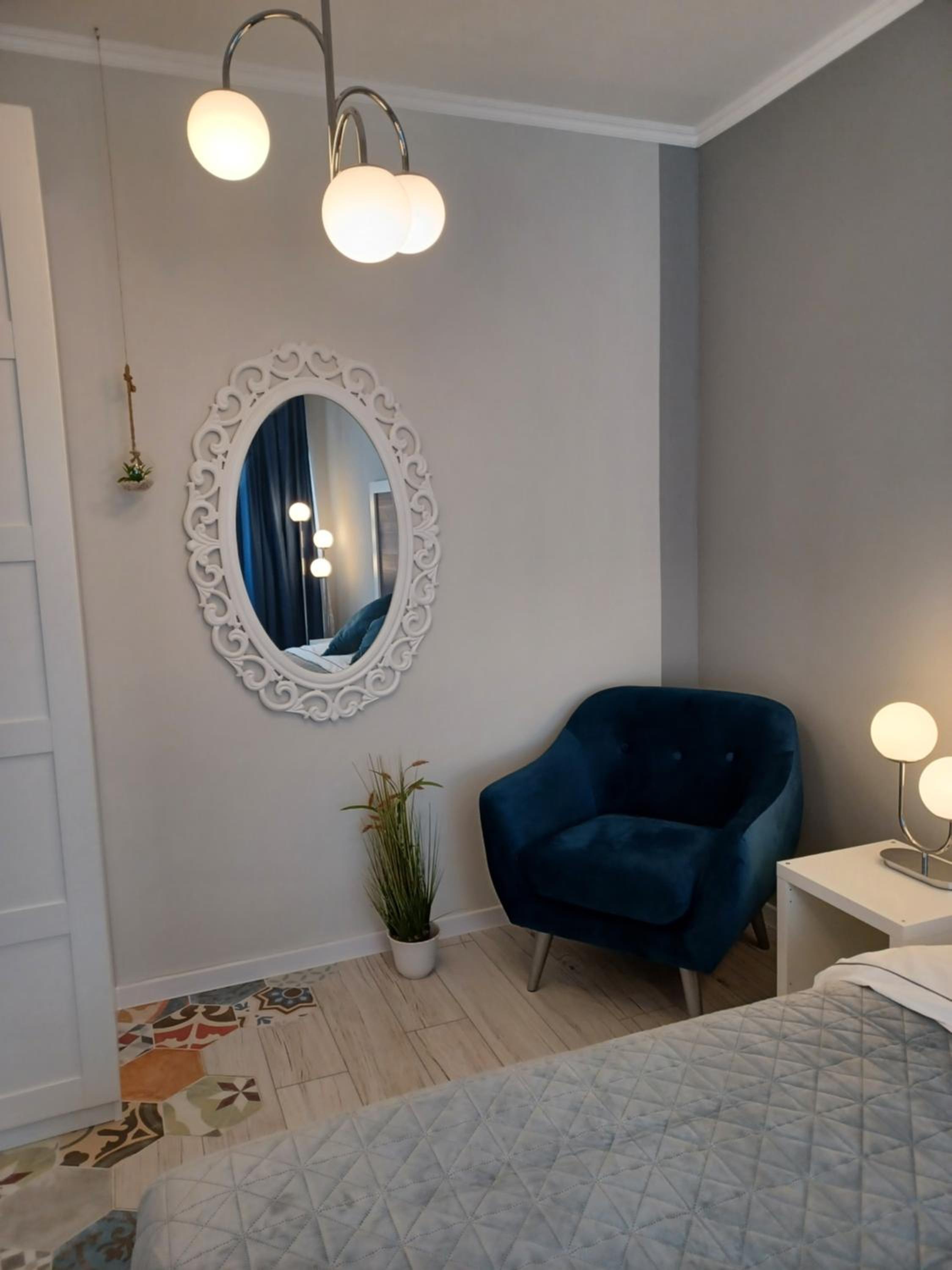 One-Bedroom Apartment - Photo 2