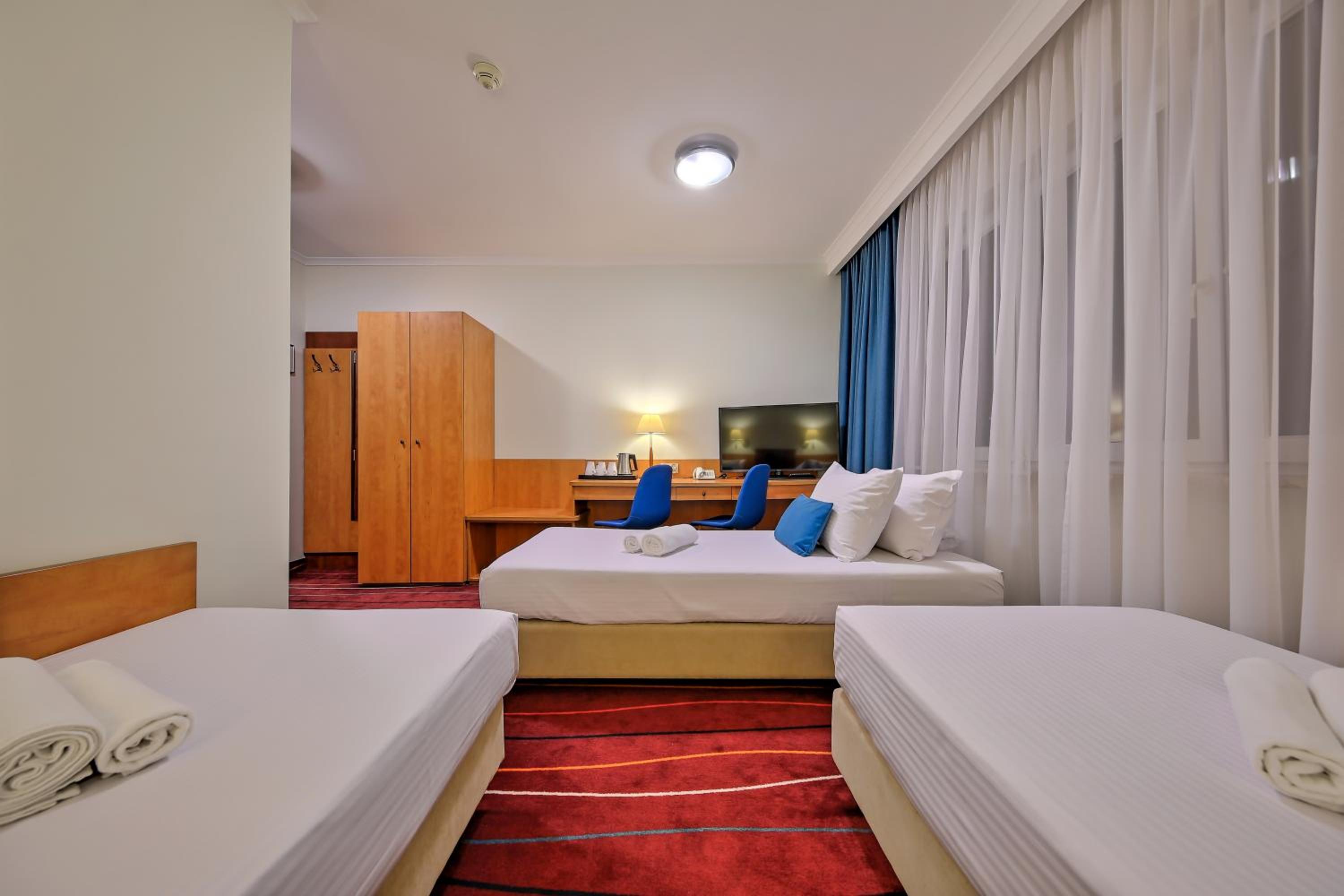 Luxury Triple Room with Three Single Beds - High Floor - Photo 1