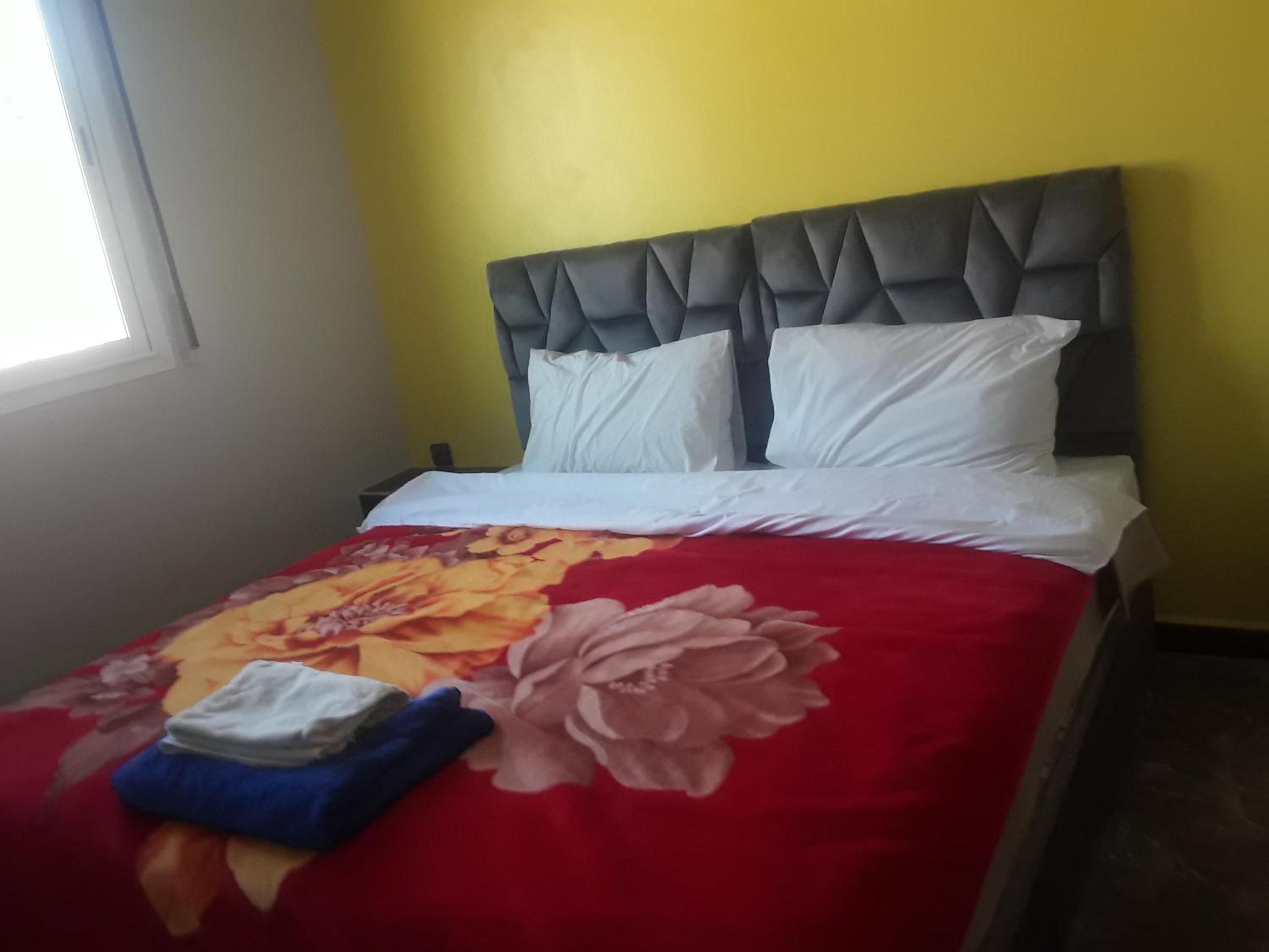 Double Room with Private Bathroom - Photo 9