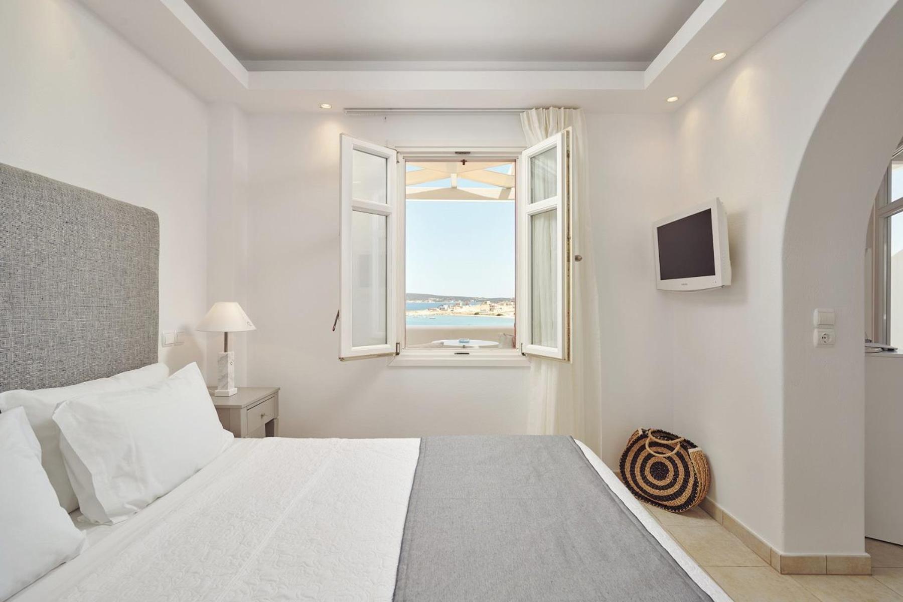 Grand Suite with Sea View and Hot Tub photo 3