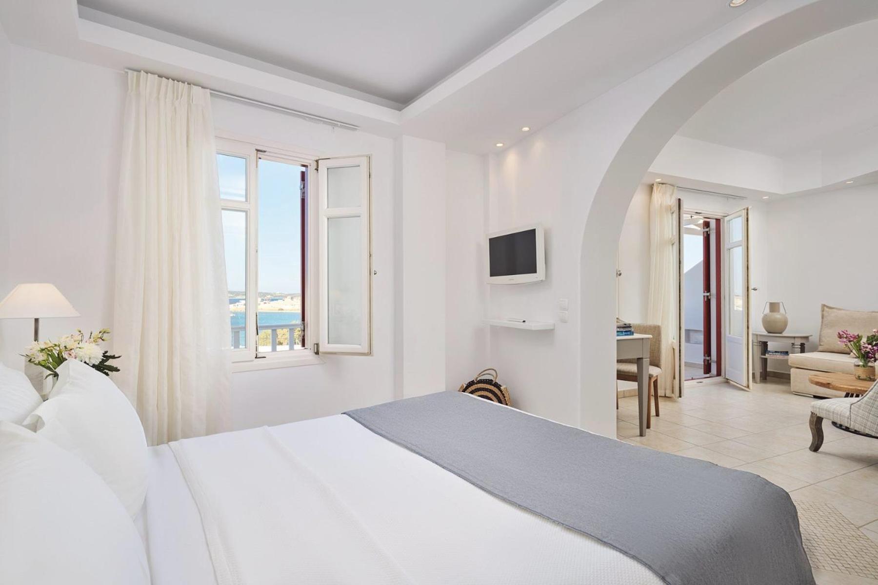 Grand Suite with Sea View and Hot Tub photo 2