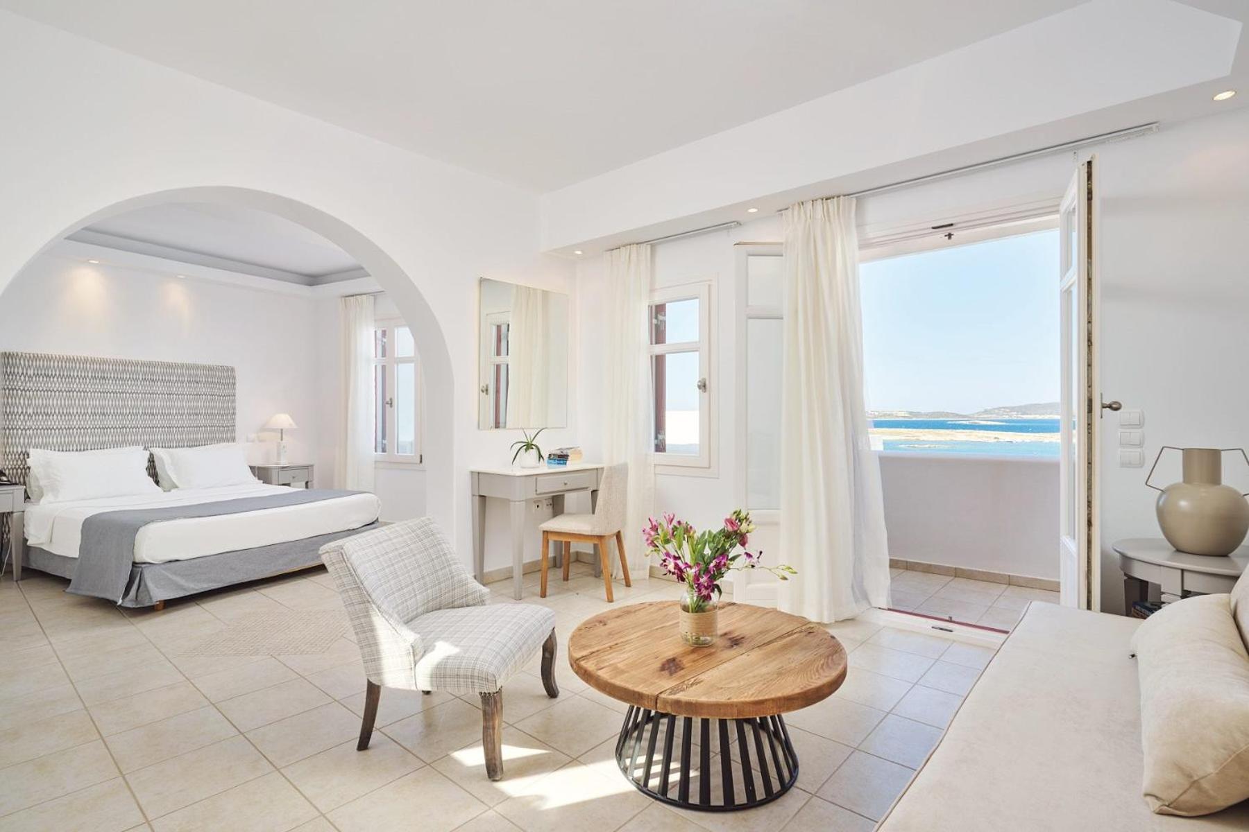 Grand Suite with Sea View and Hot Tub