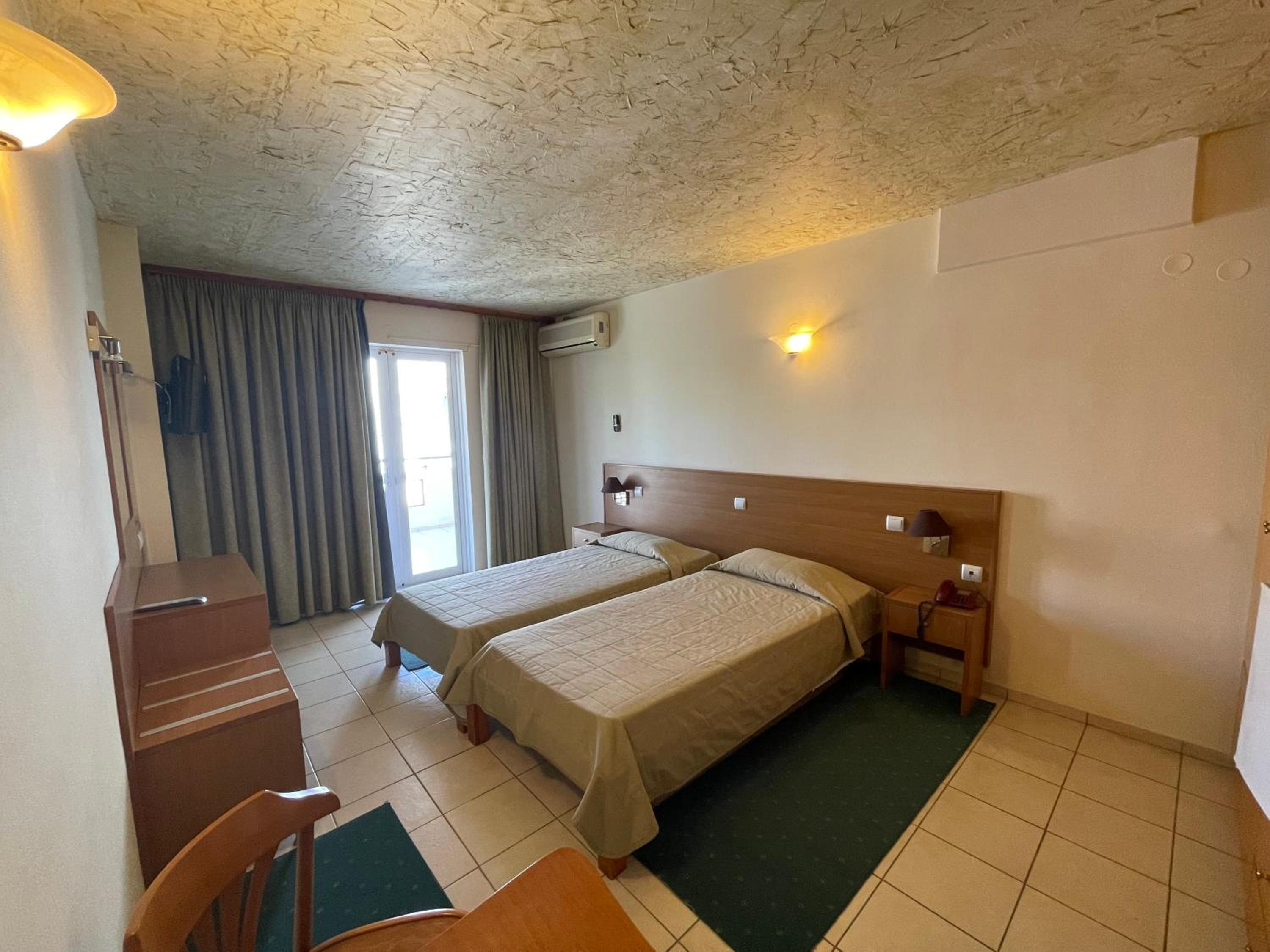 Double or Twin Room with Sea View photo 1
