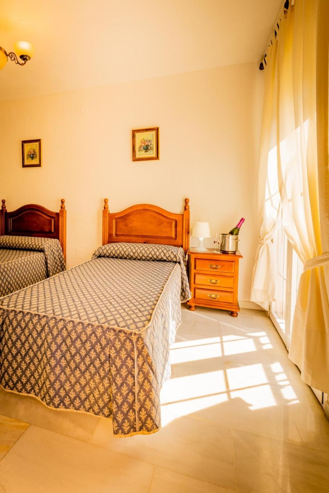 Double or Twin Room with Terrace photo 2