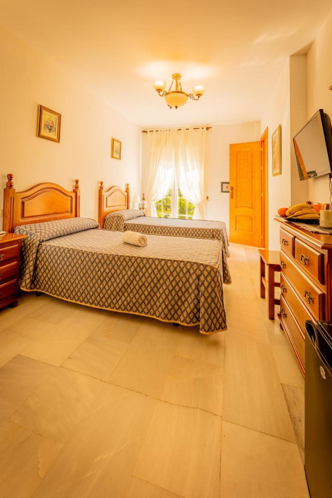 Double or Twin Room with Terrace photo 3