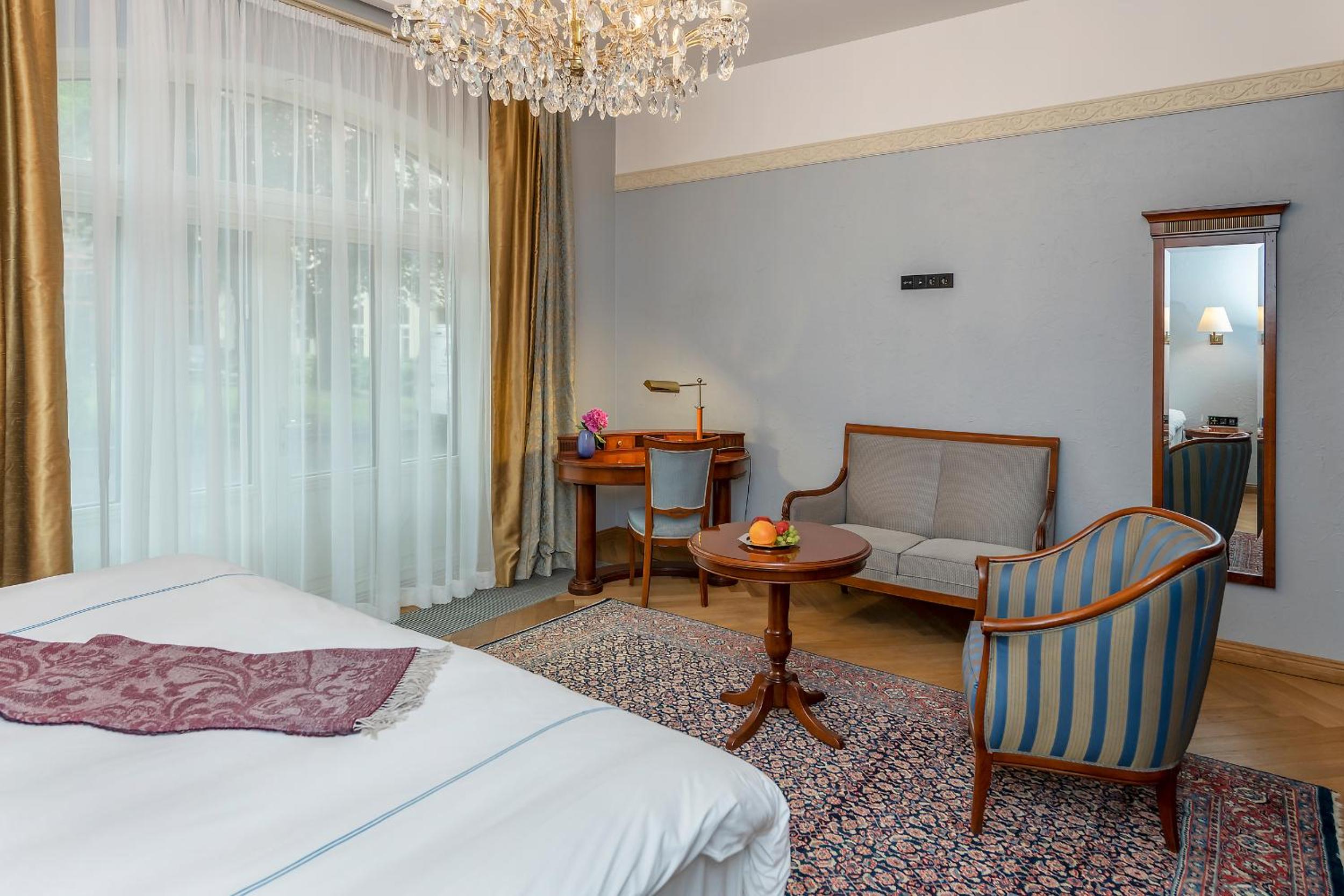 Deluxe Double or Twin Room - Photo 5