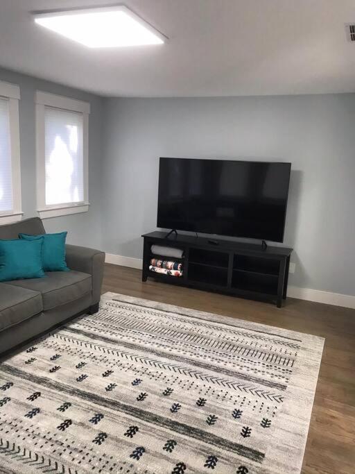 Three-Bedroom House photo 2