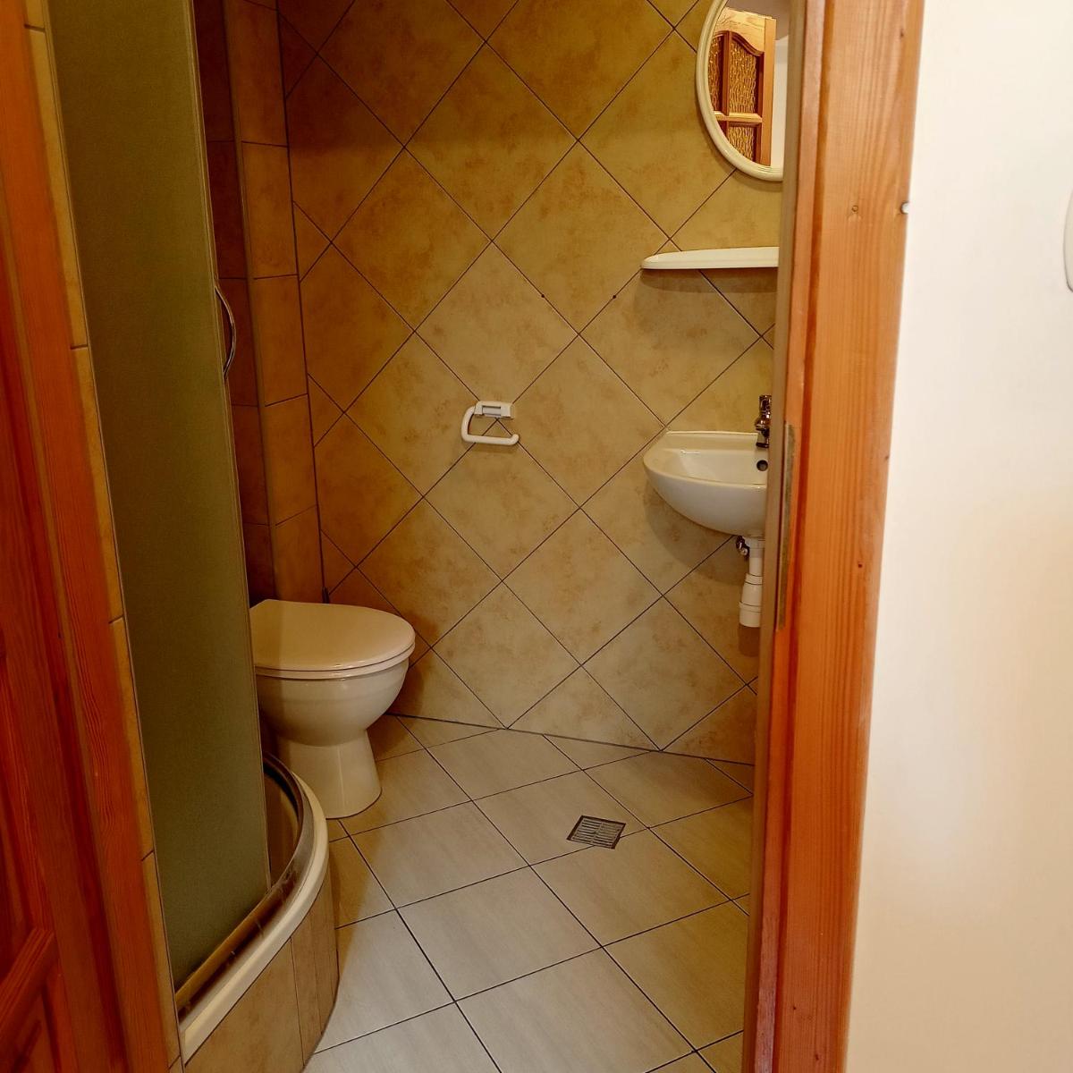 Quadruple Room - Photo 9