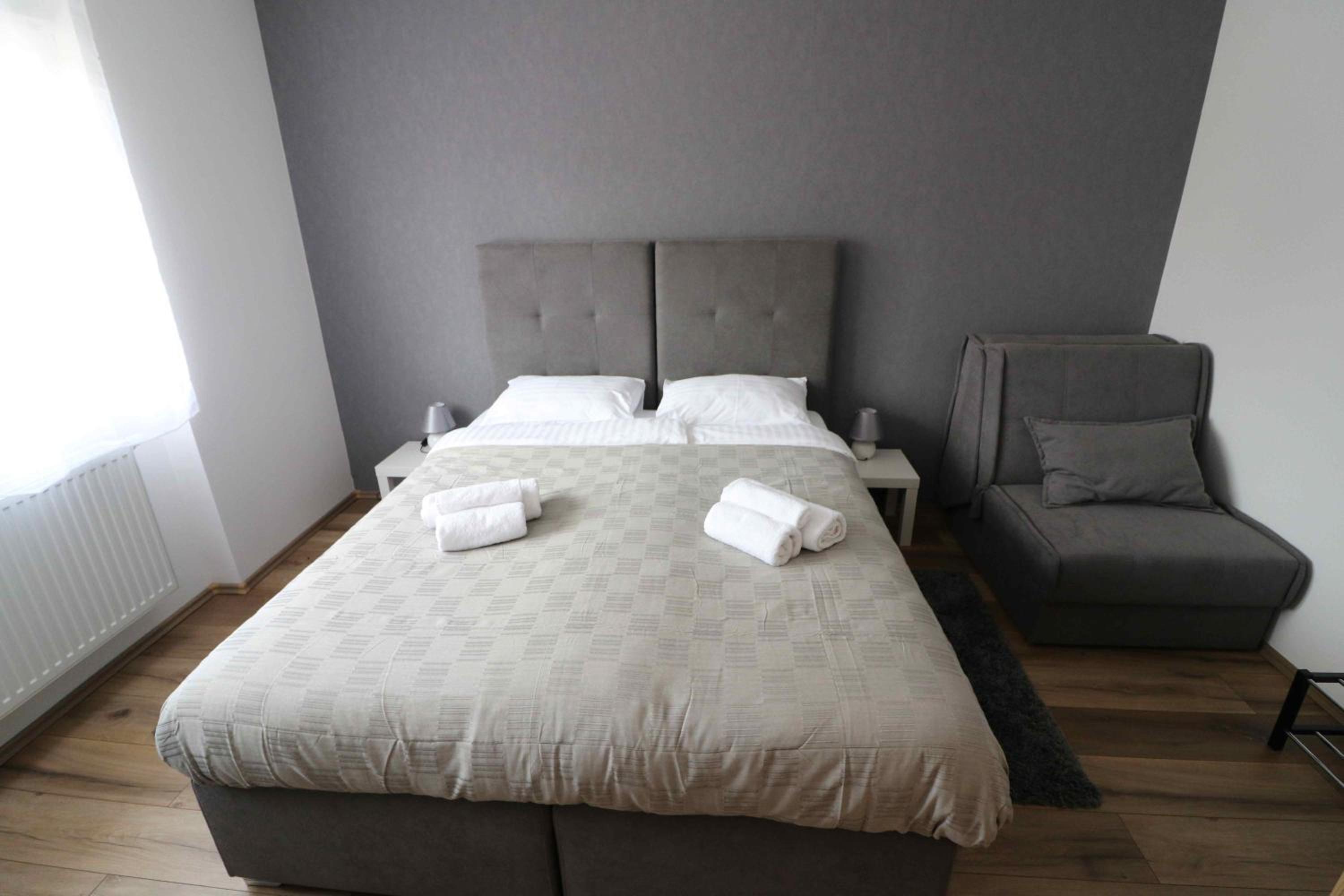 One-Bedroom Apartment - Photo 8