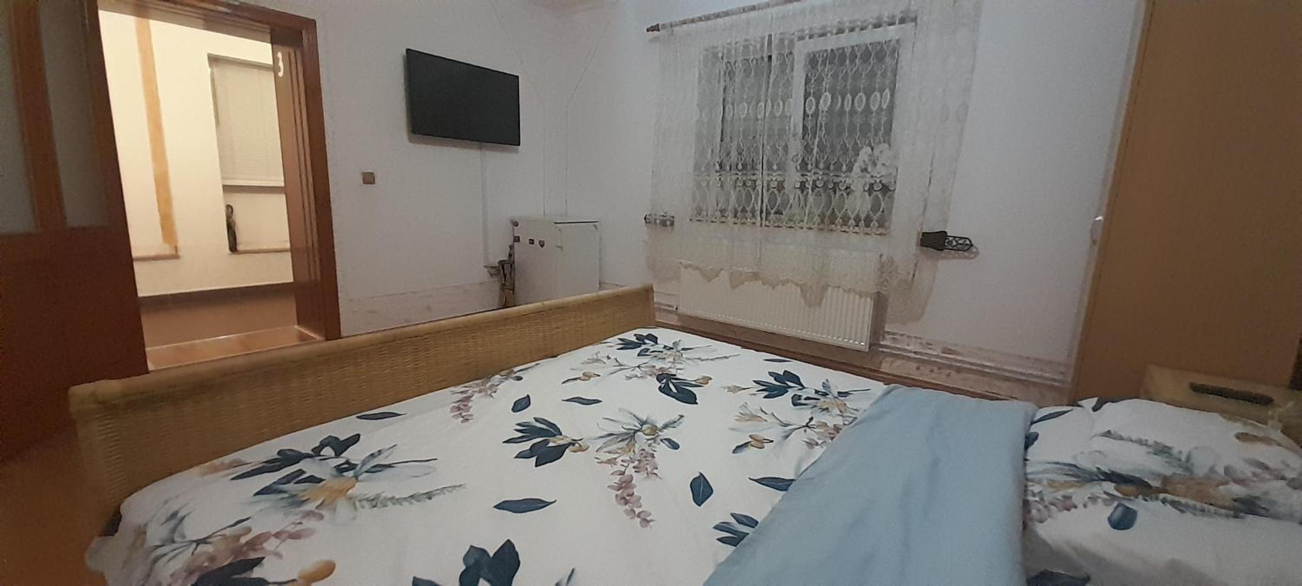 Deluxe Room (2 Adults + 1 Child) - Photo 8