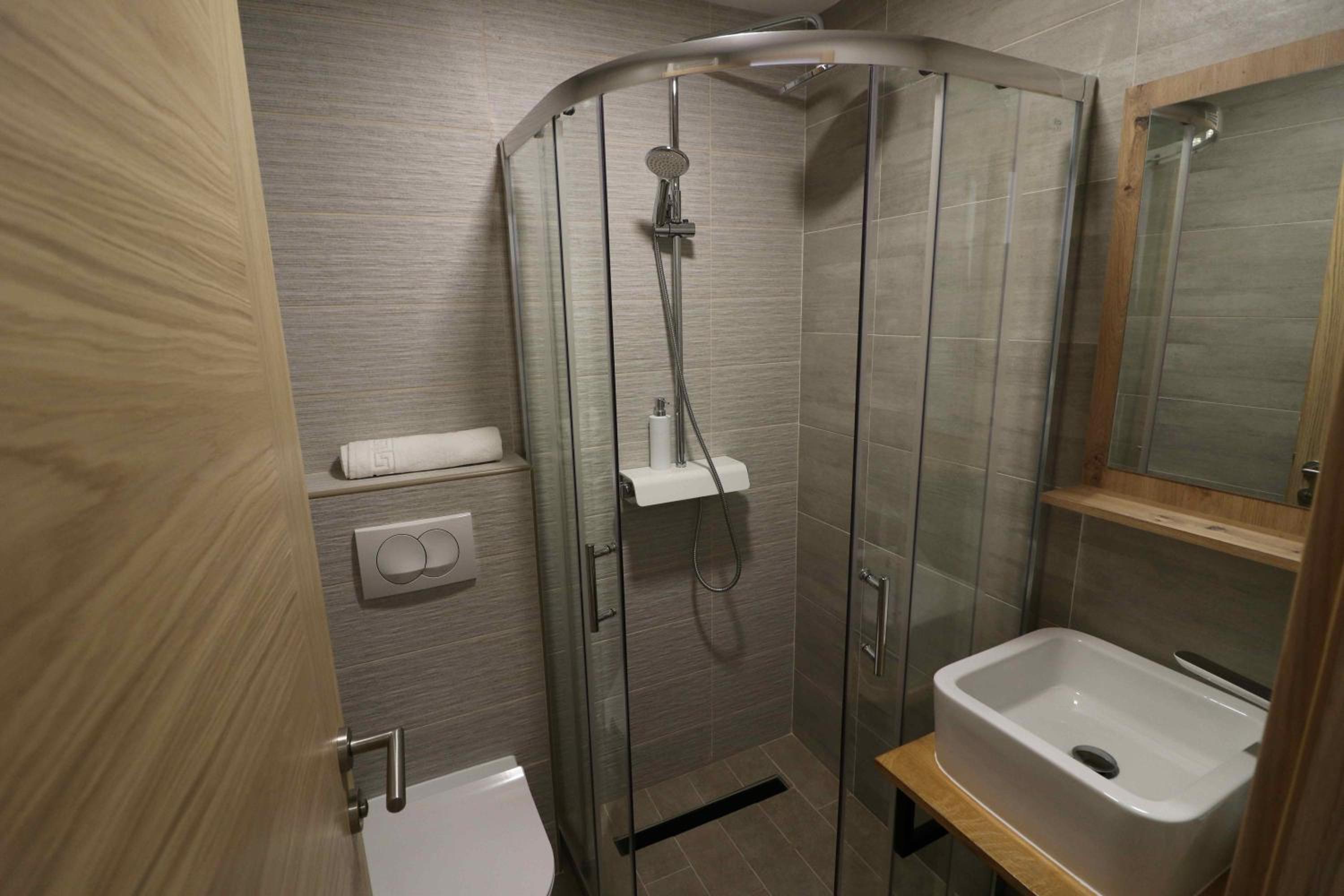 Deluxe Double or Twin Room with City View - Photo 2