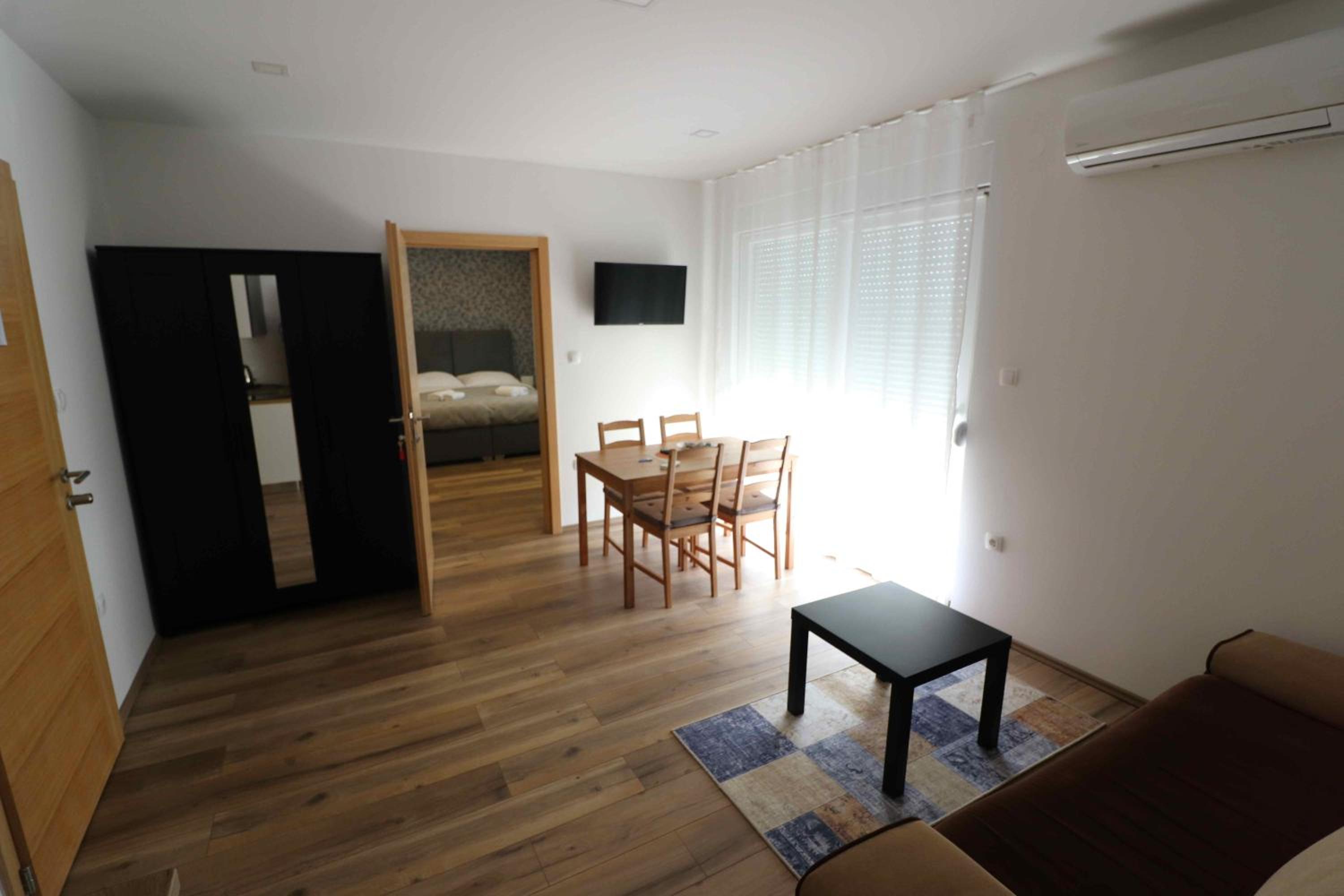 Apartment with Terrace - Photo 14