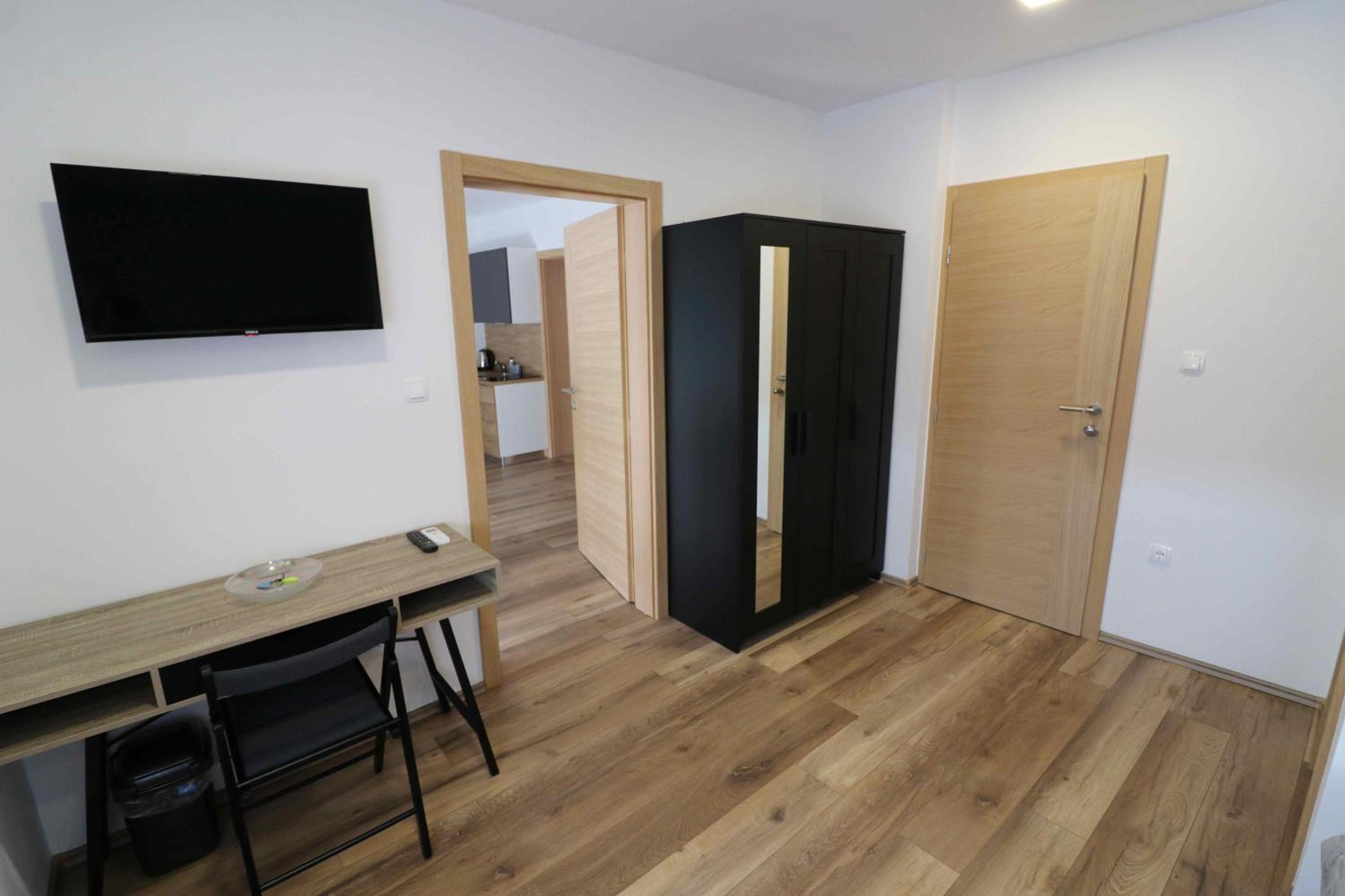 Apartment with Terrace - Photo 15