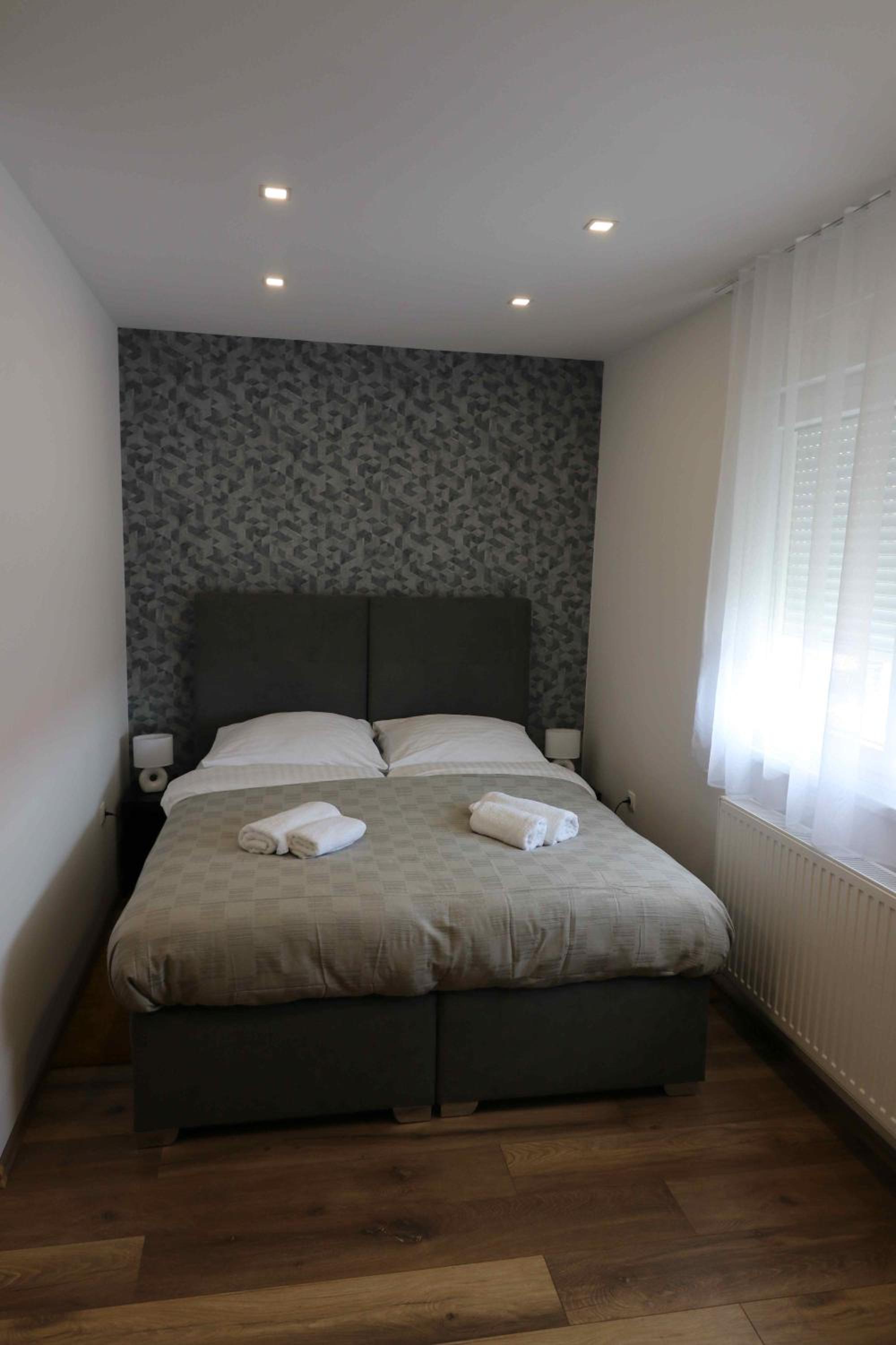 Apartment with Terrace - Photo 11