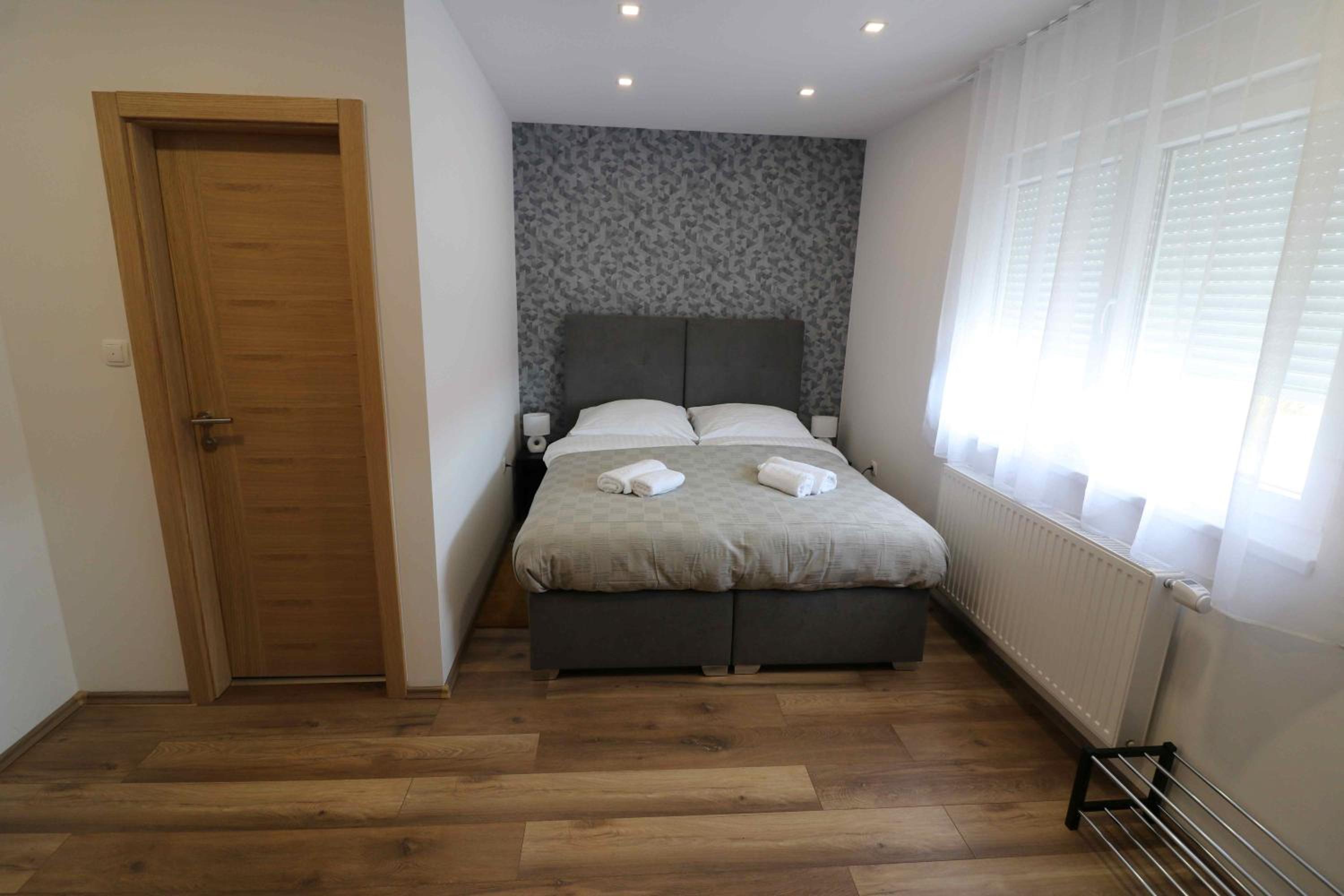 Apartment with Terrace - Photo 10