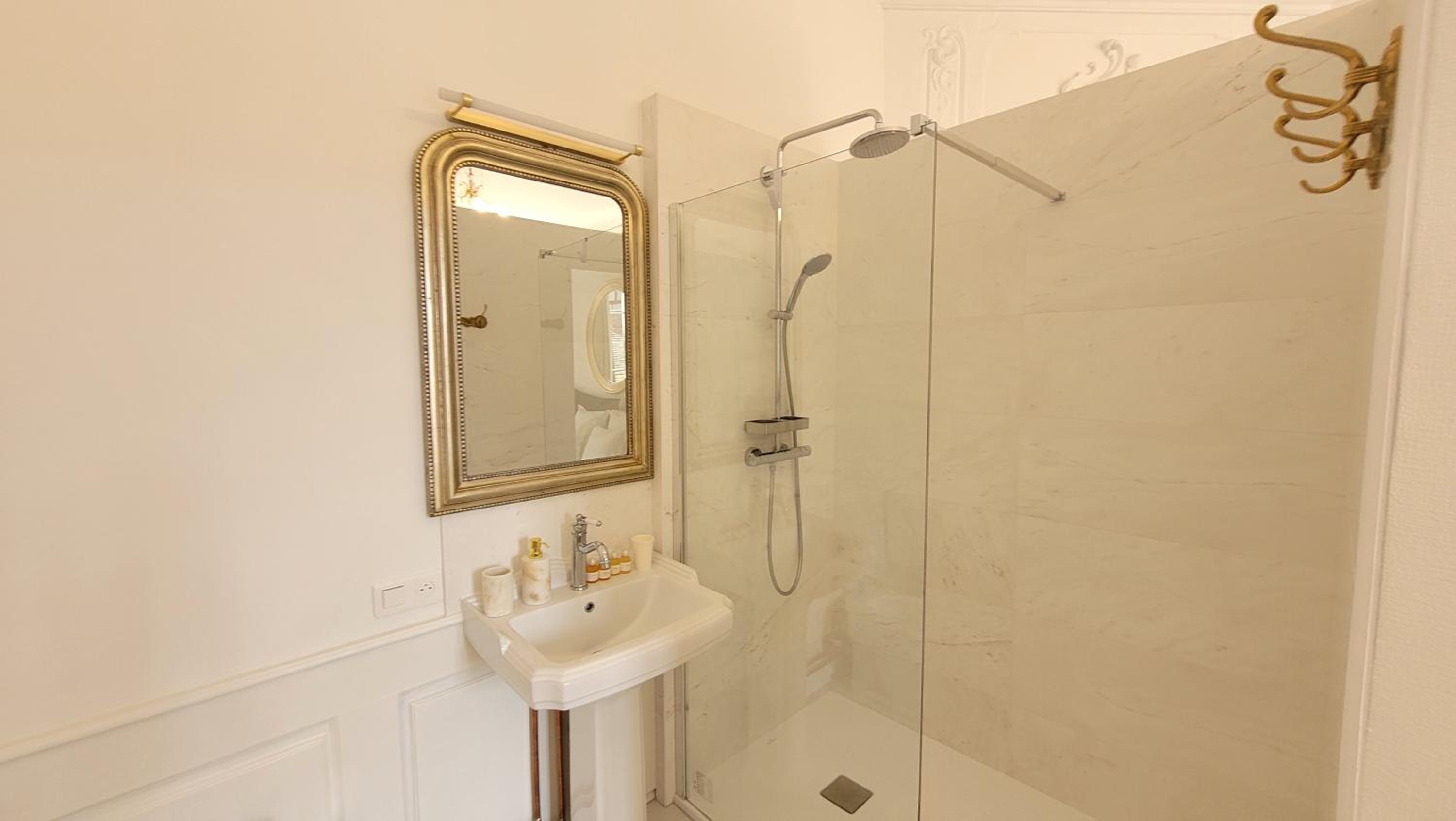Superior Double Room - Photo 4