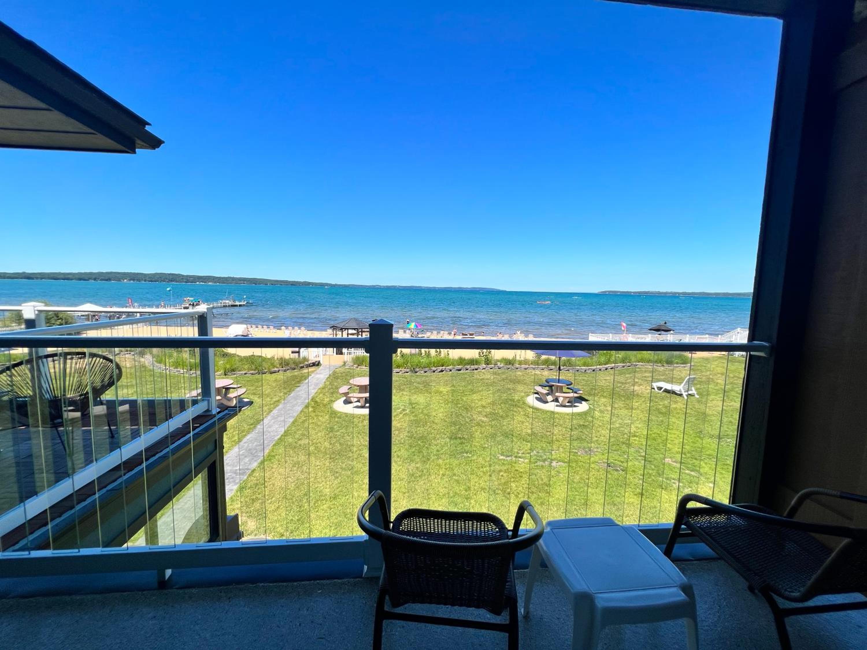 Beach View Balcony Double Queen  - Photo 6
