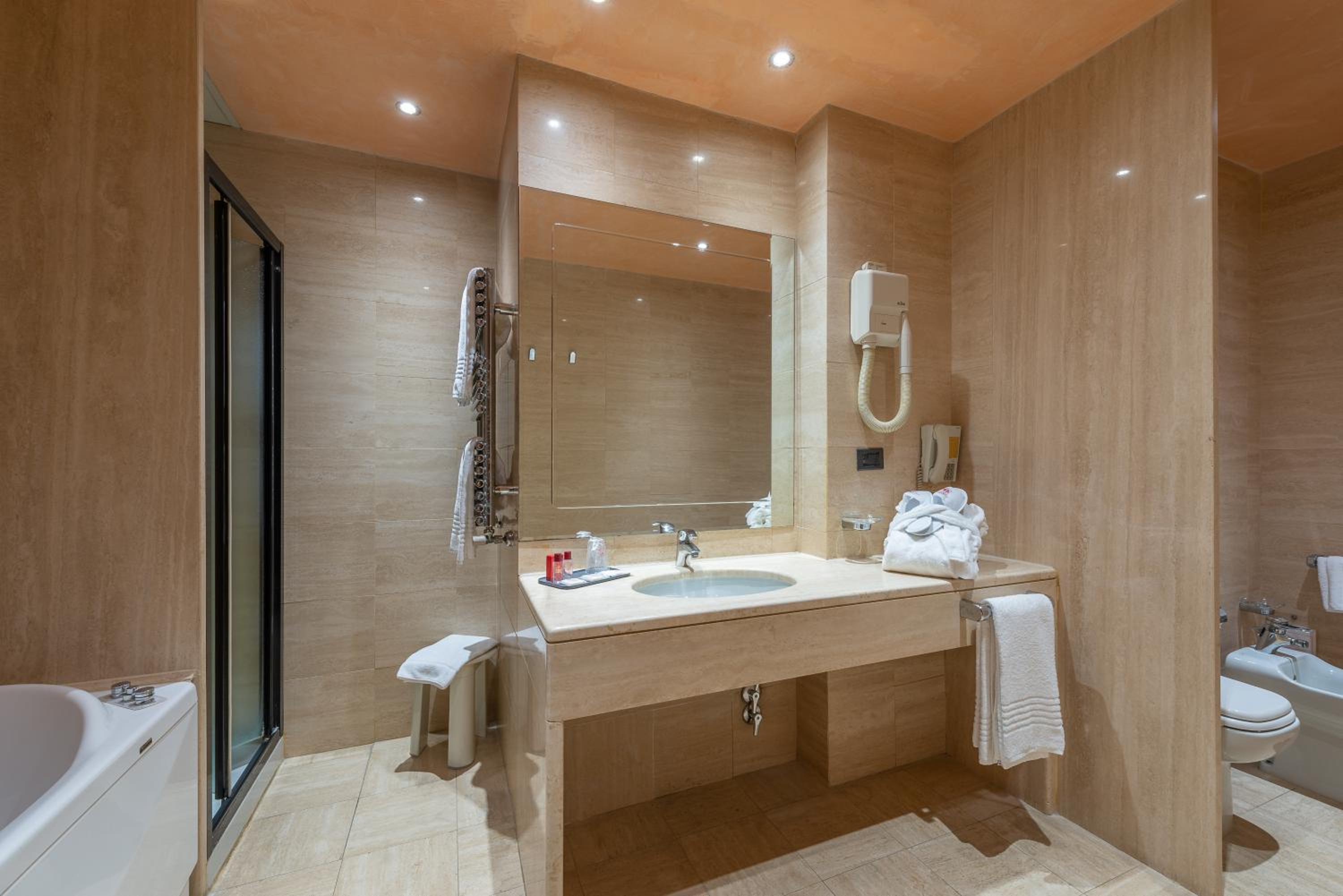 Quadruple Room - Photo 3