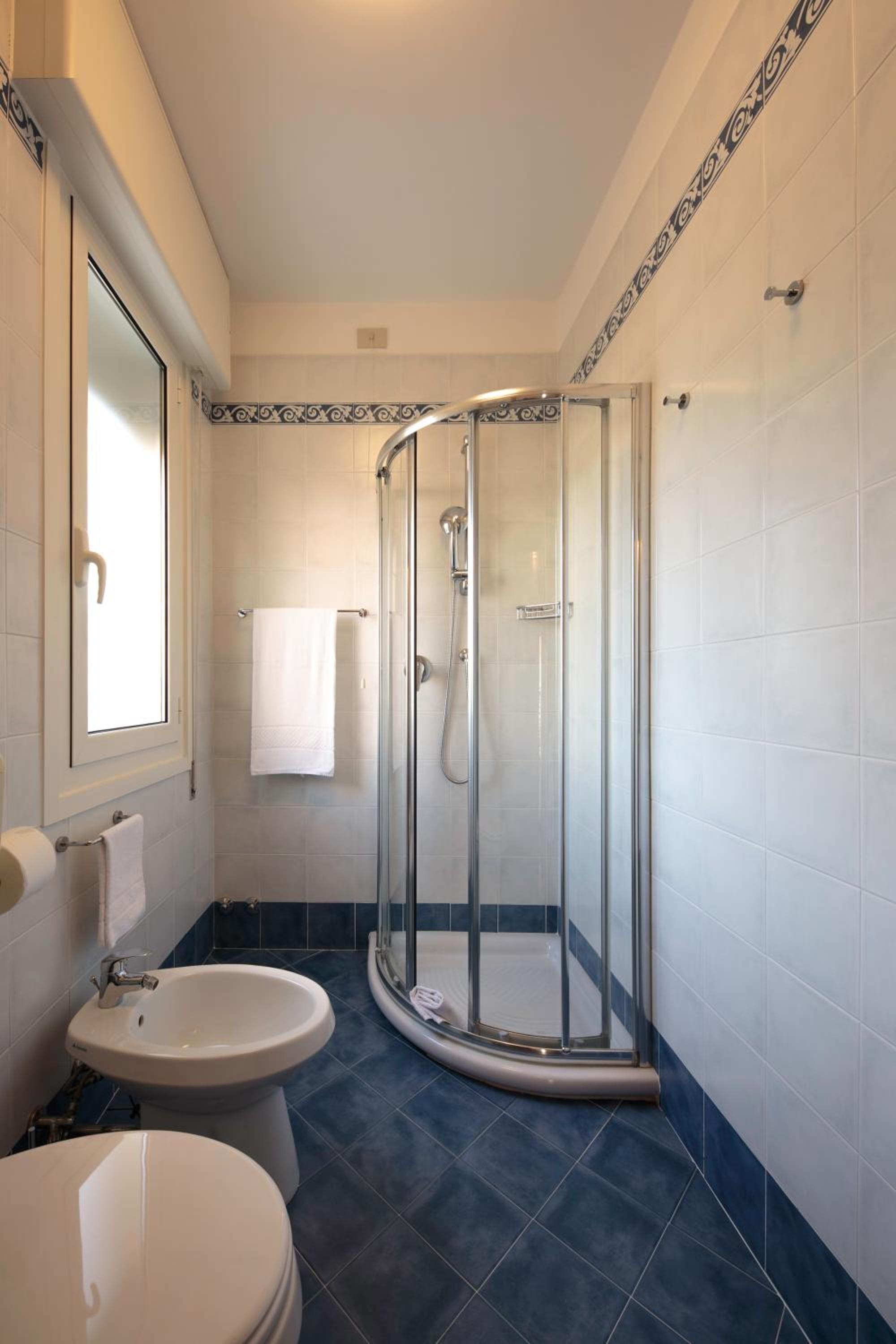 Single Room with Balcony and Lateral Sea View photo 3