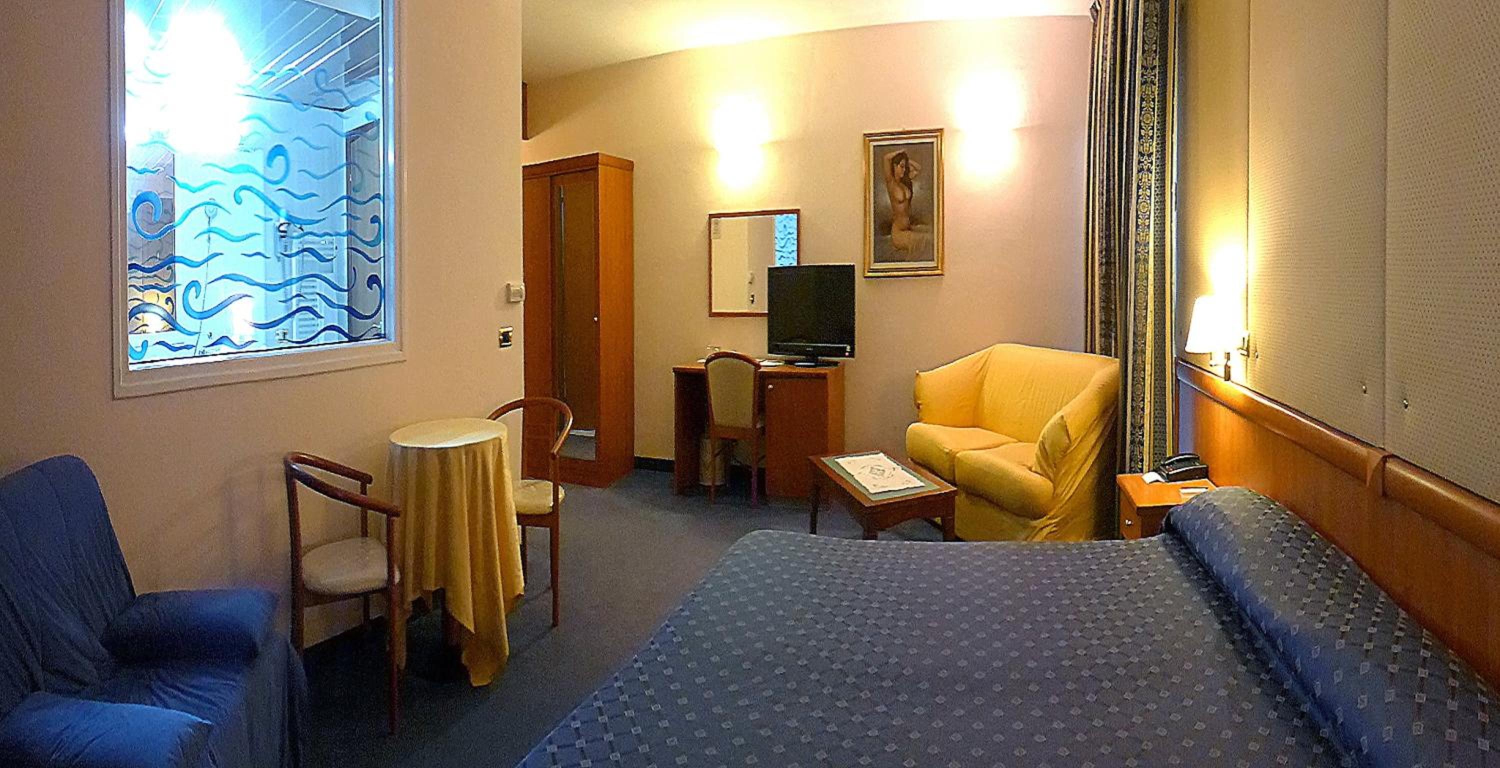 Suite - Photo 1