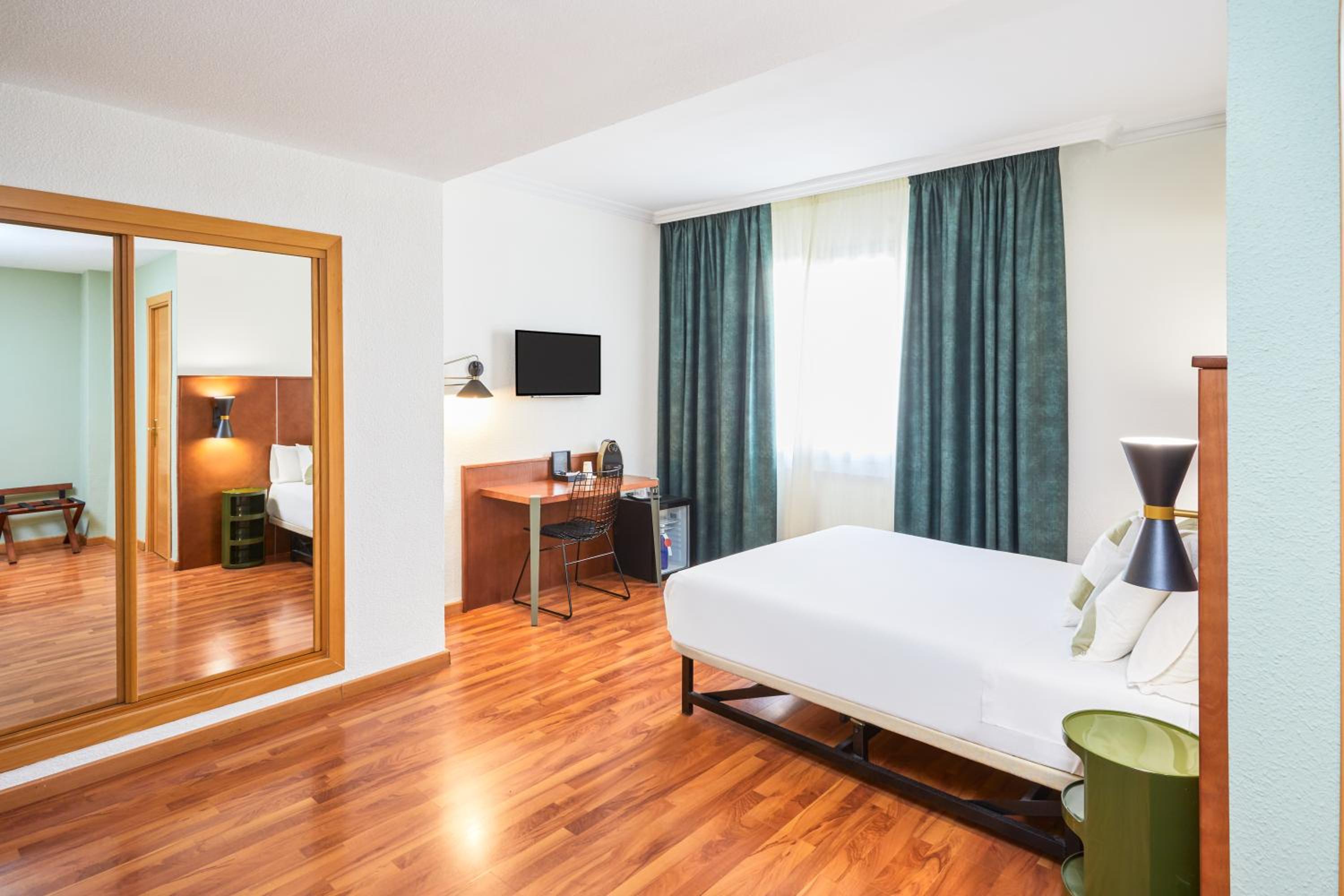 Double Room - Photo 5