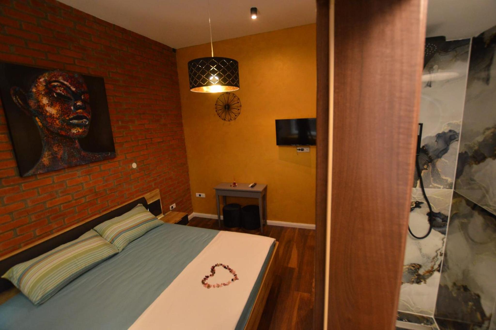 Double Room - Photo 9