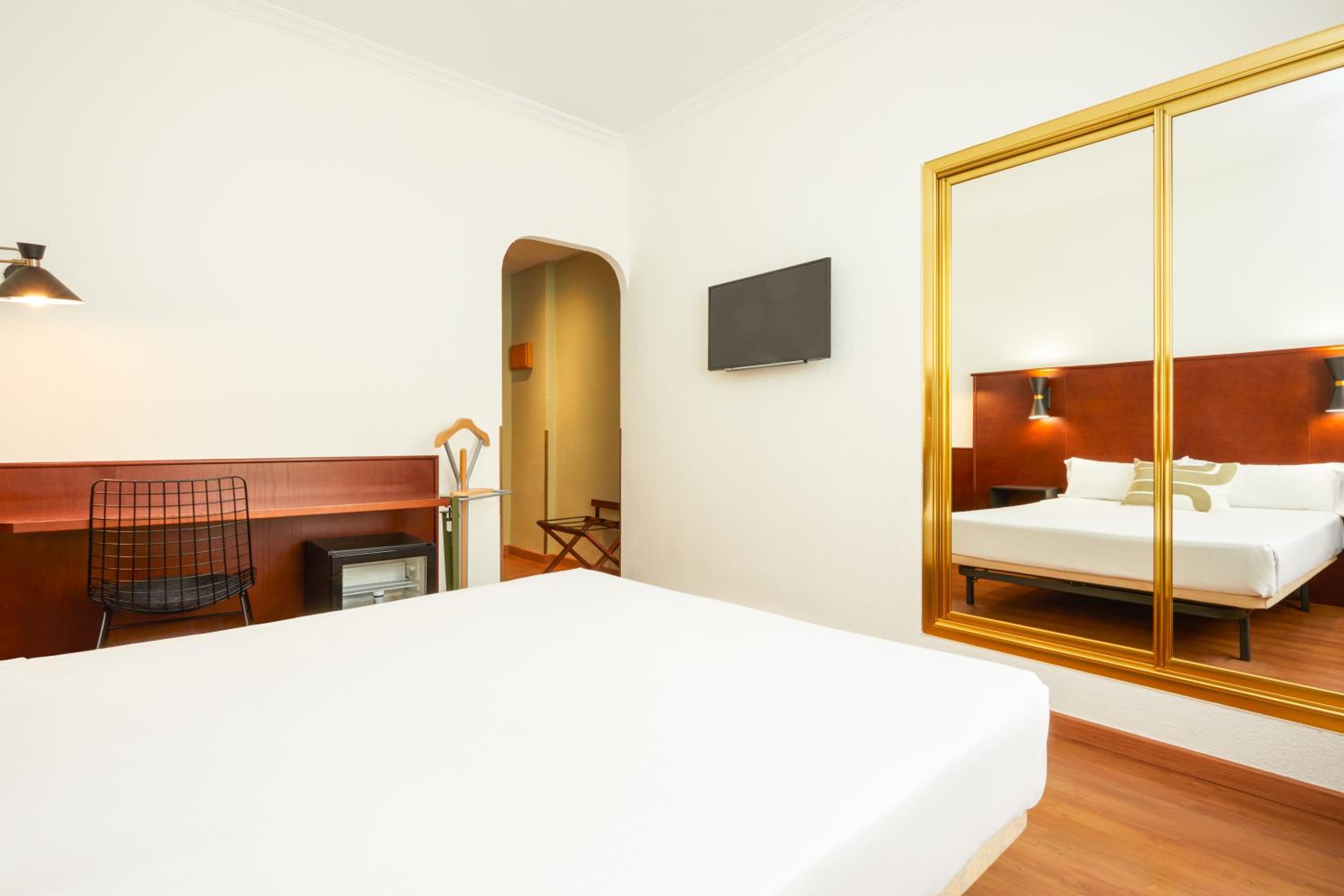 Double Room - Photo 2