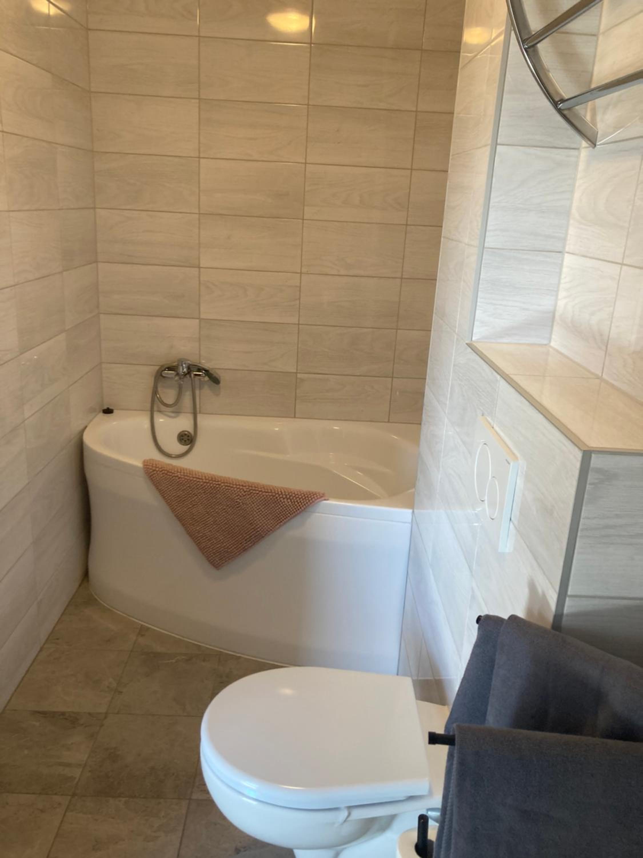 Budget Twin Room - Photo 67
