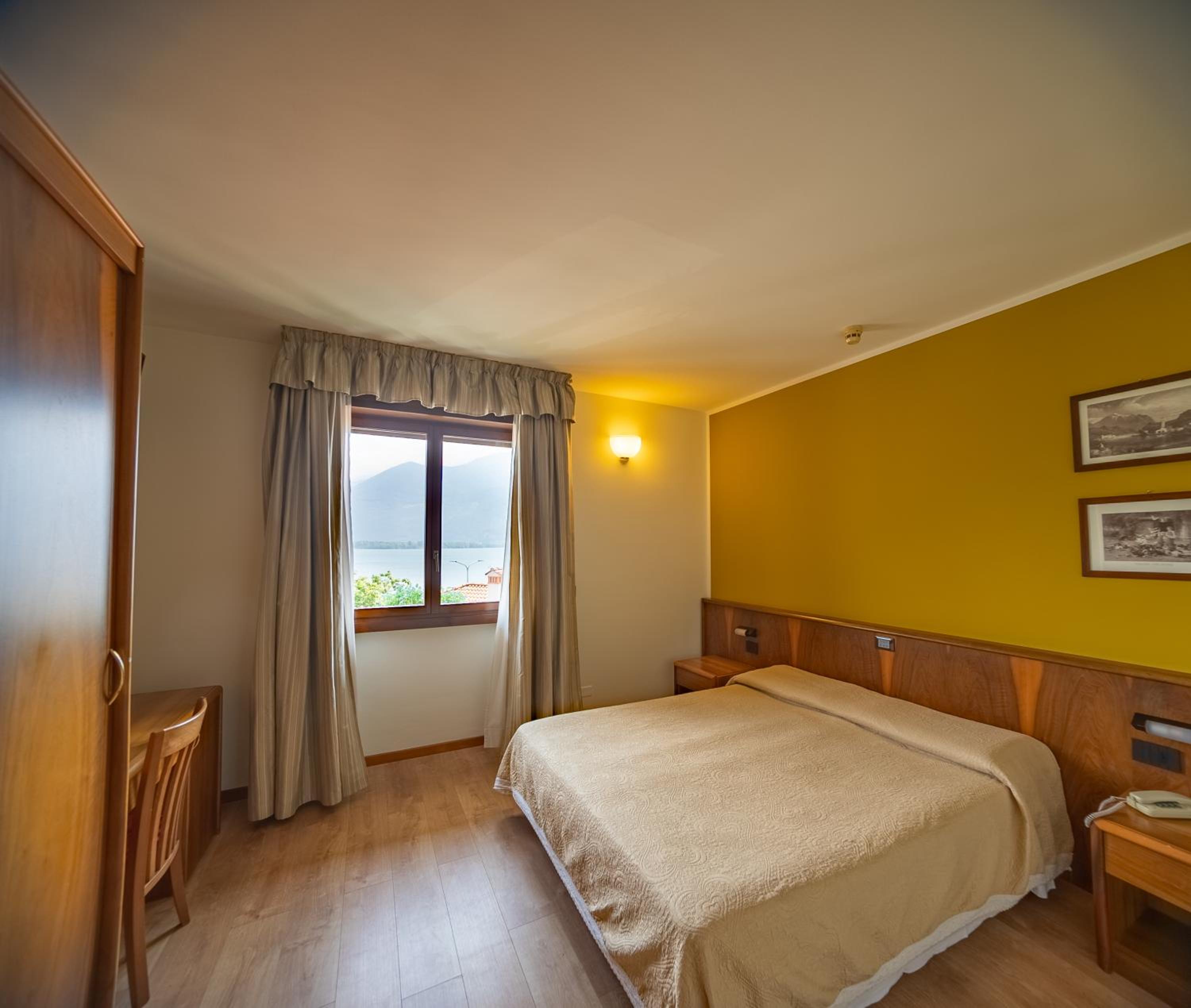 Triple Room with Lake View