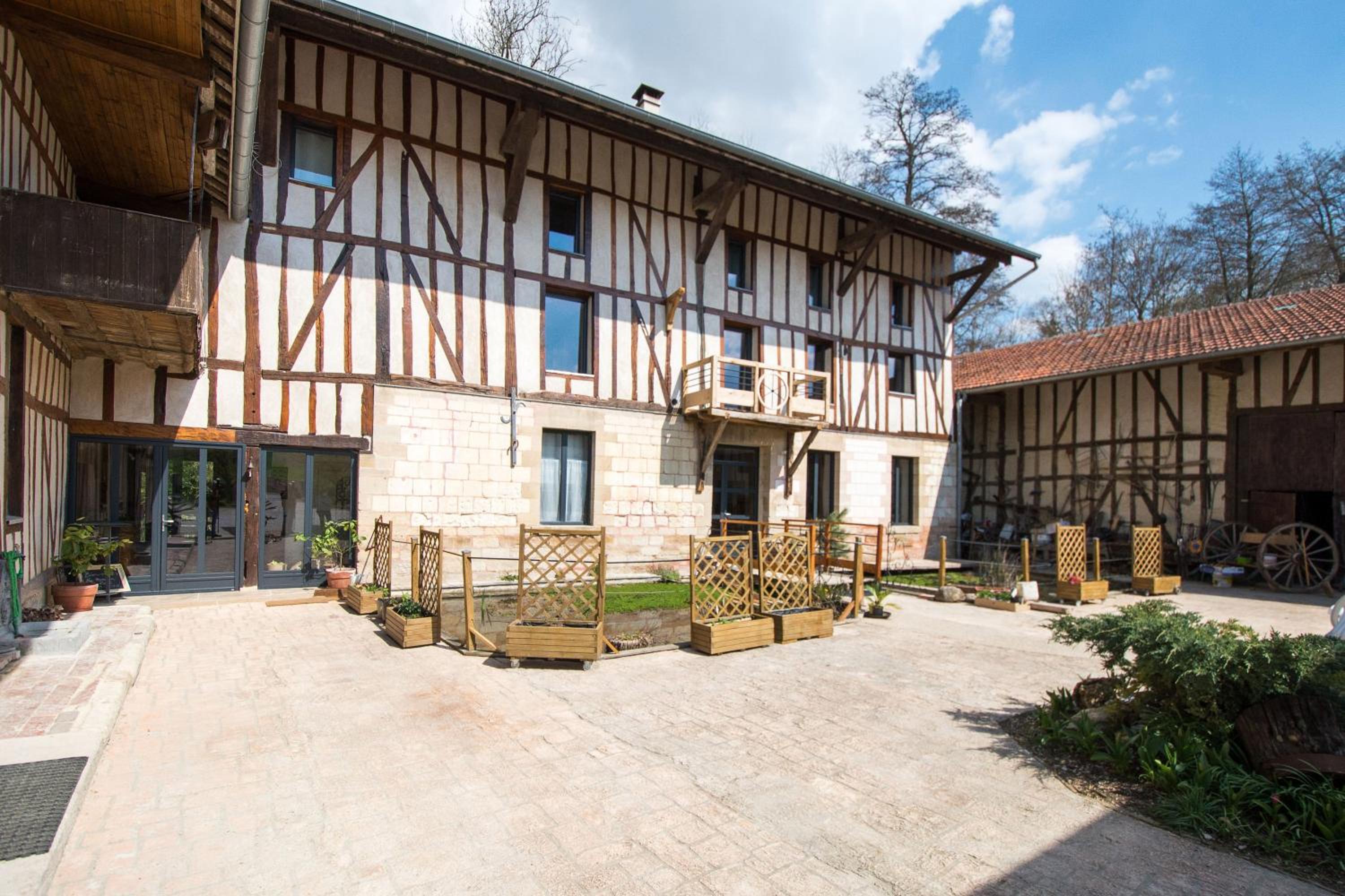 Villa - Photo 1