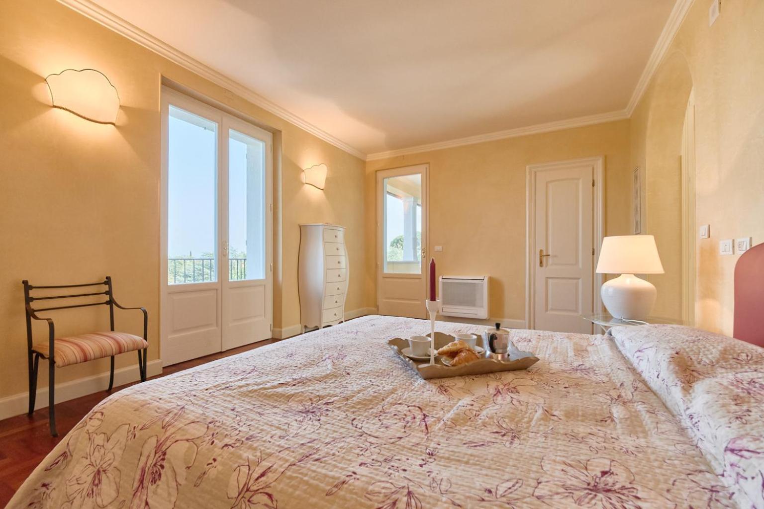 Villa photo 3