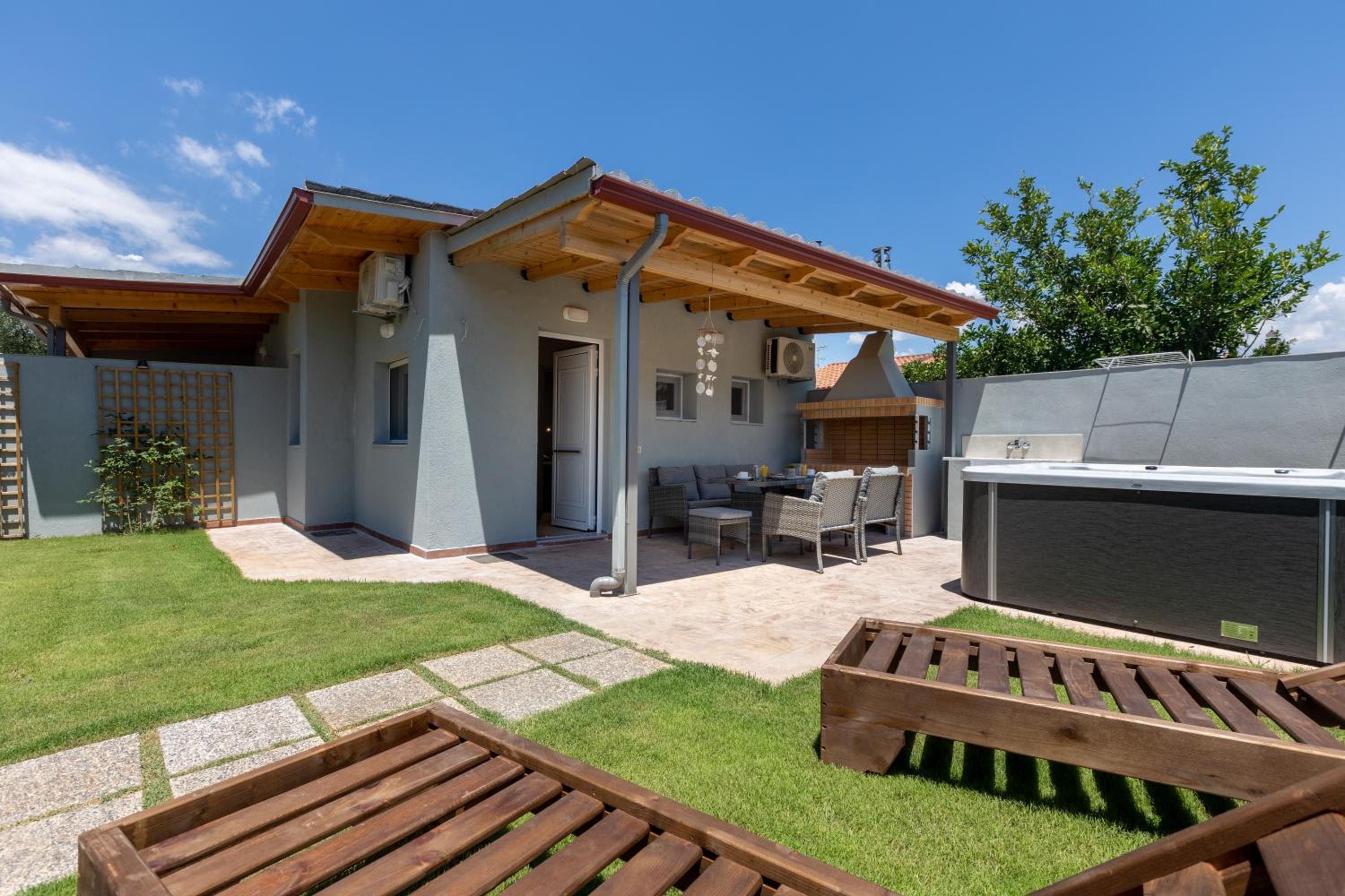 Two-Bedroom House - Photo 4