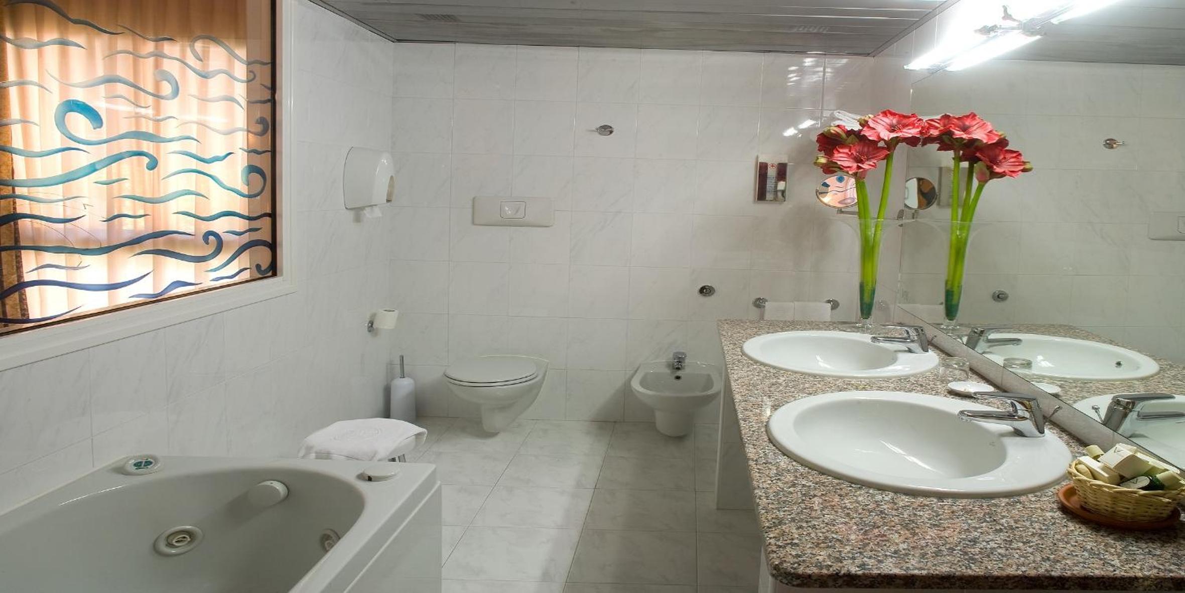 Suite - Photo 2