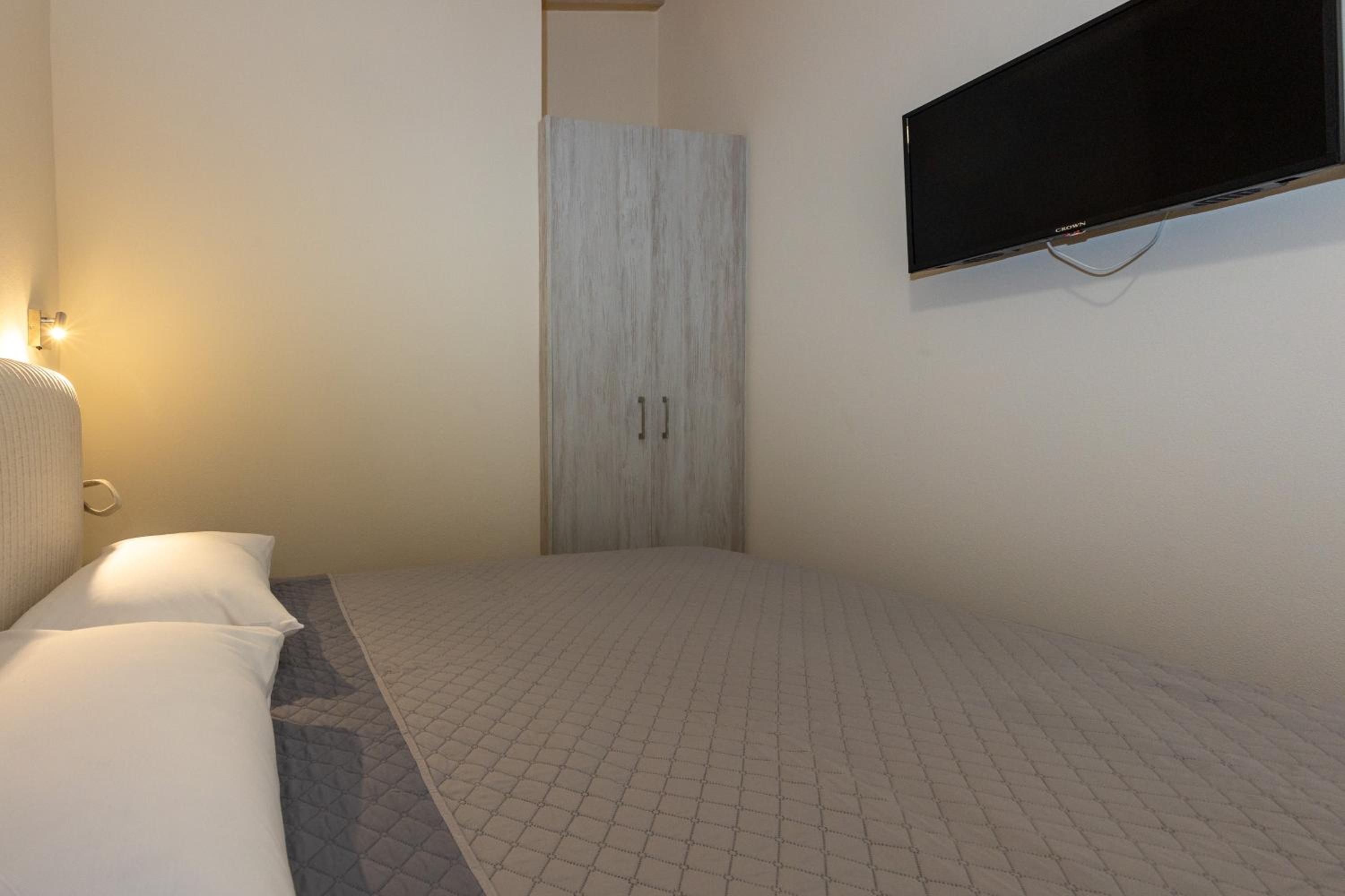 Two-Bedroom House - Photo 16