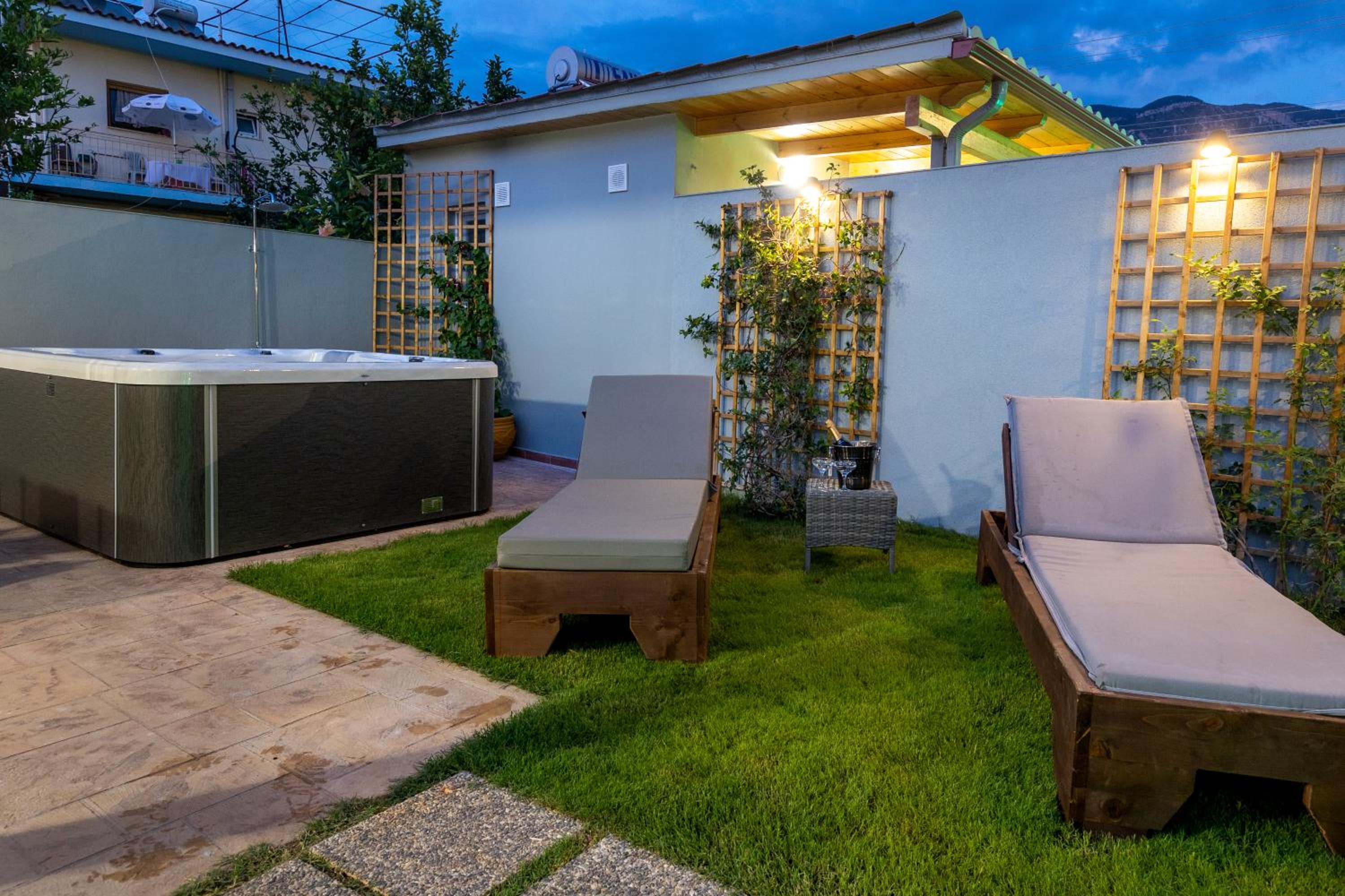 Two-Bedroom House - Photo 13