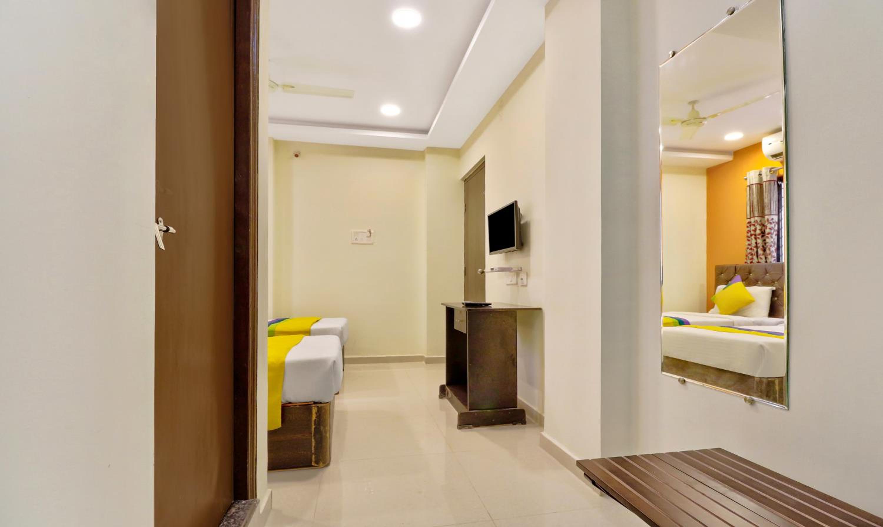 Standard Double Room - Photo 15