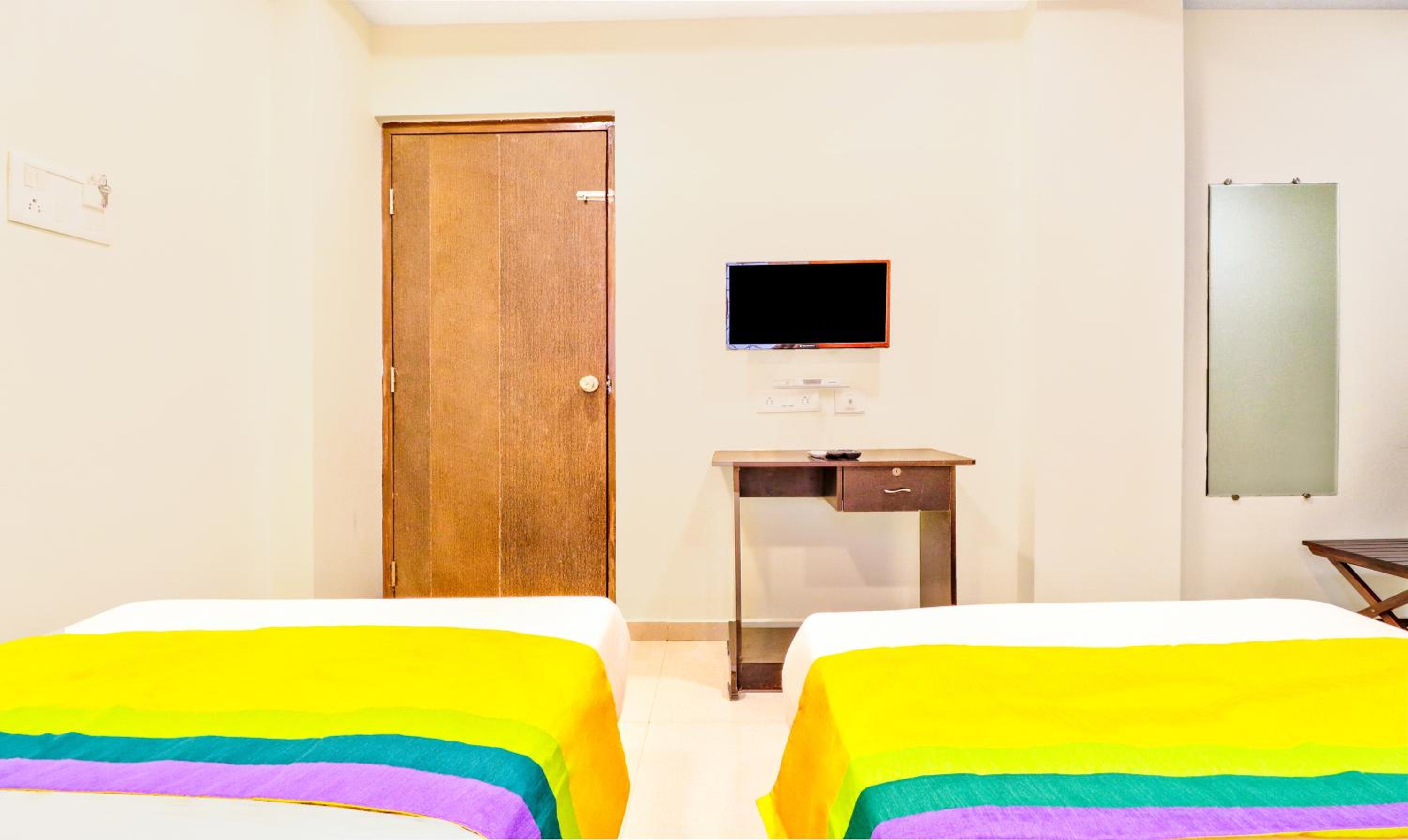 Standard Double Room - Photo 13