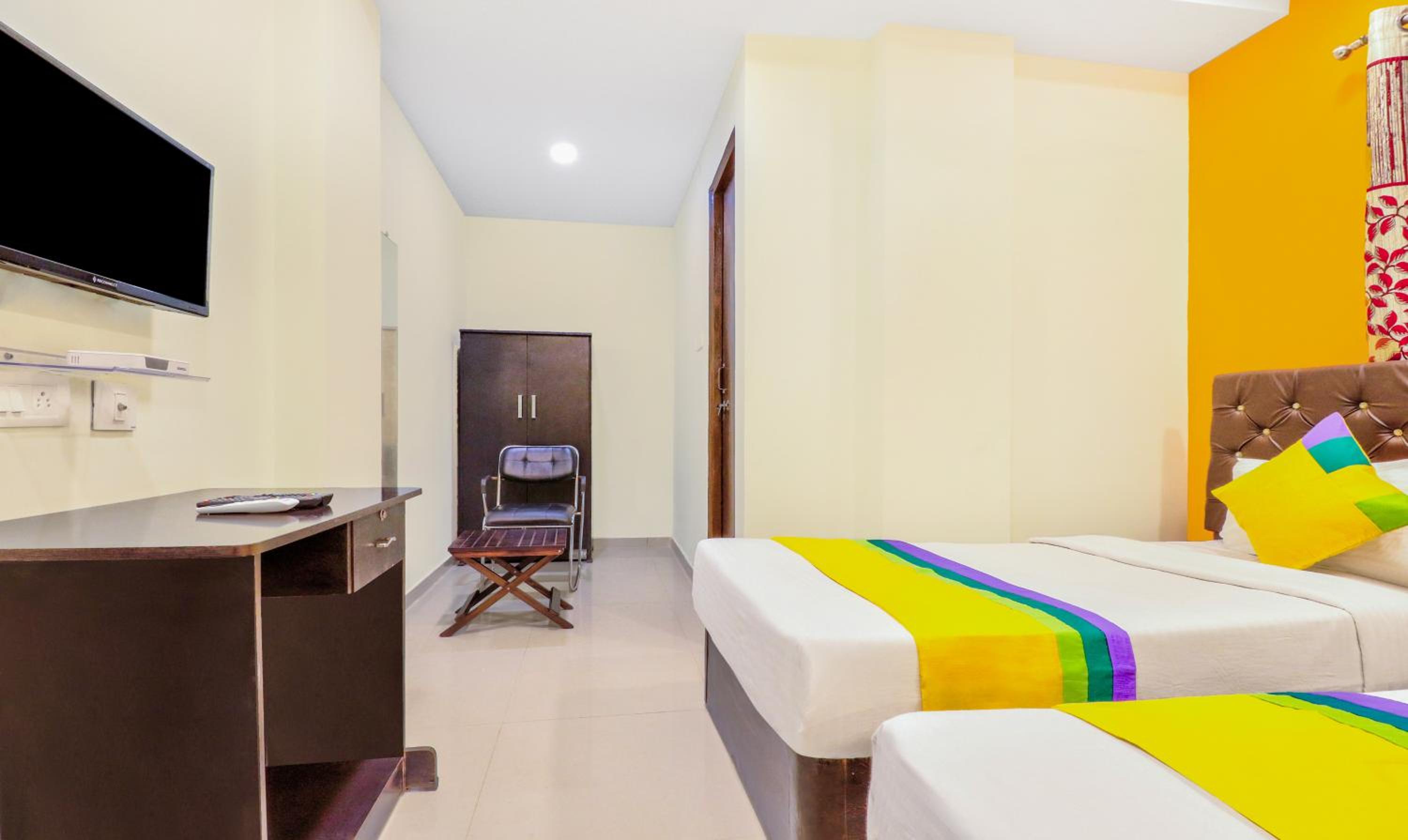 Standard Double Room - Photo 11