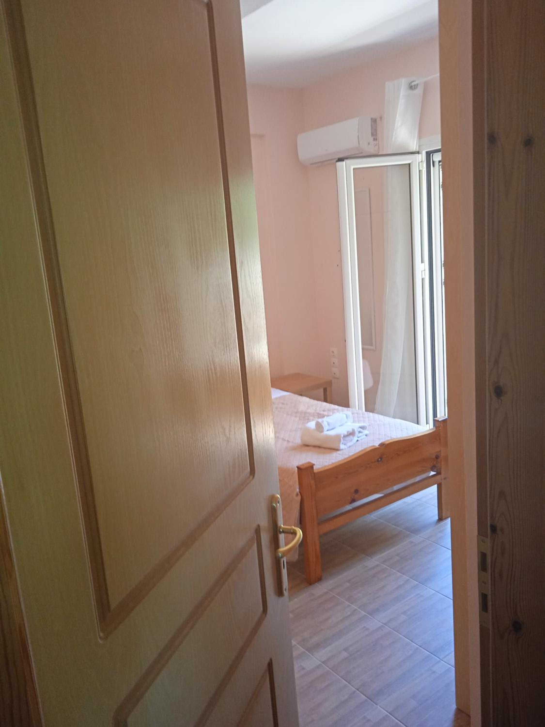 Two-Bedroom House - Photo 3