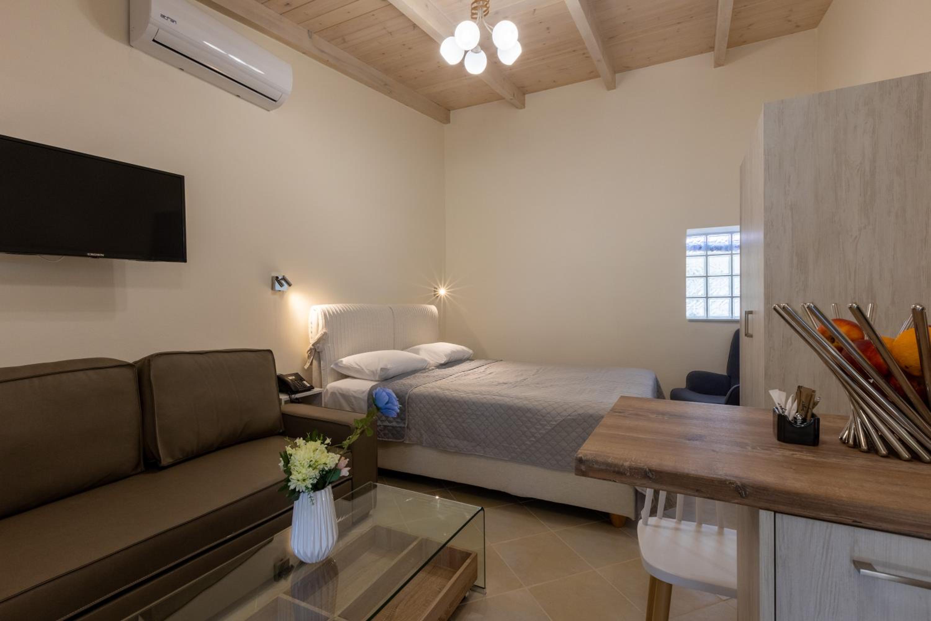 One-Bedroom House - Photo 1