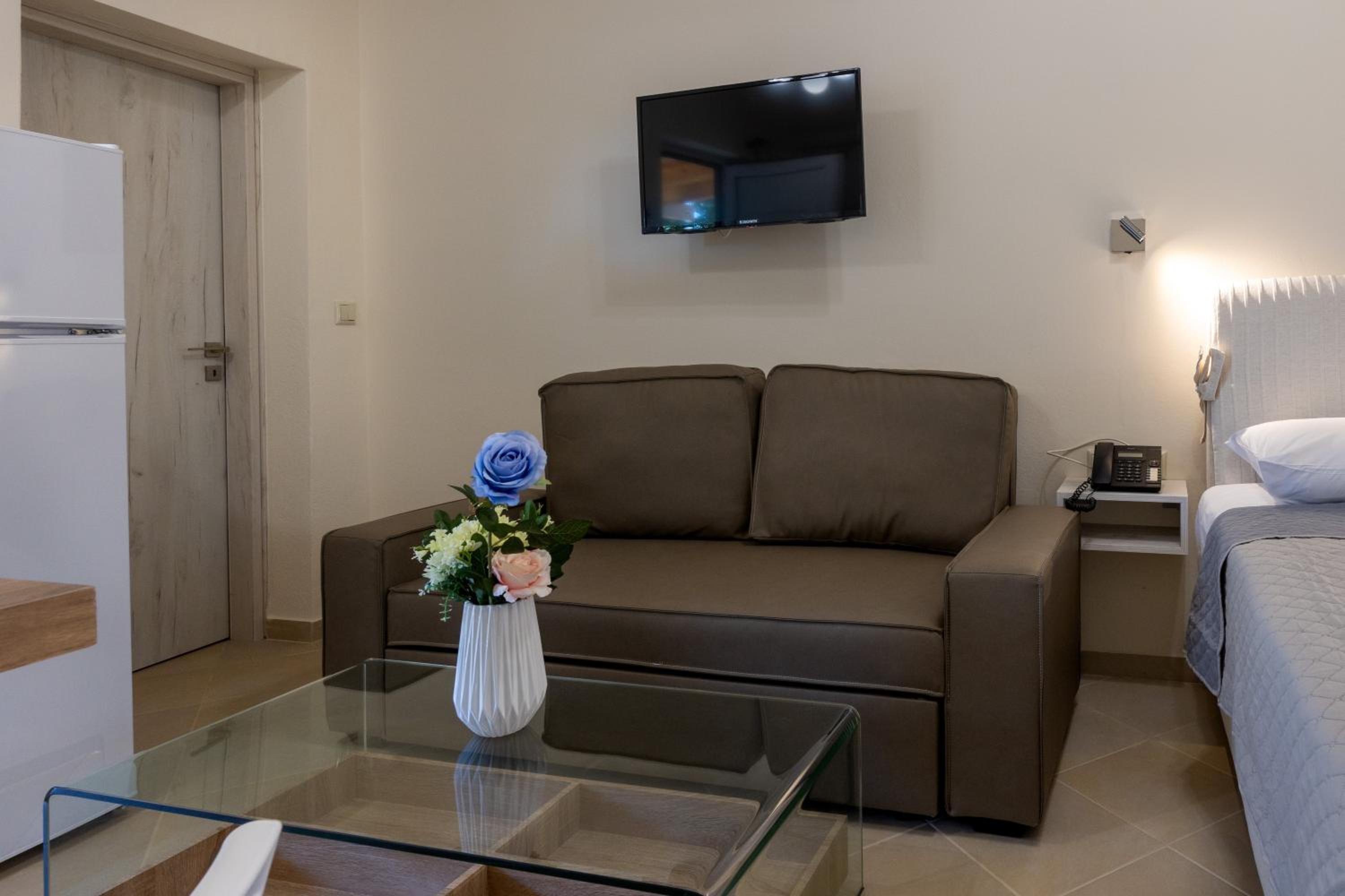 One-Bedroom House - Photo 12