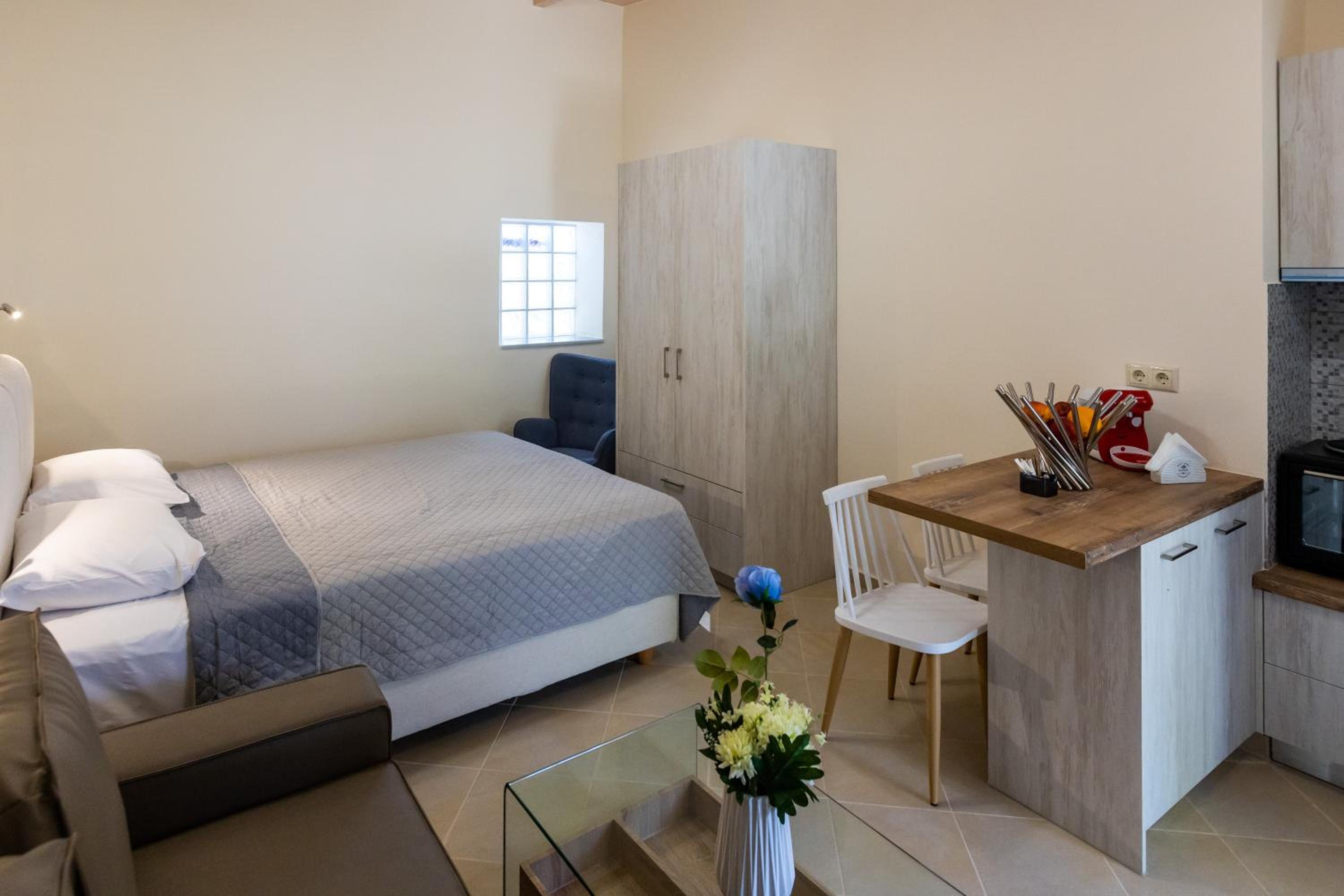 One-Bedroom House - Photo 15