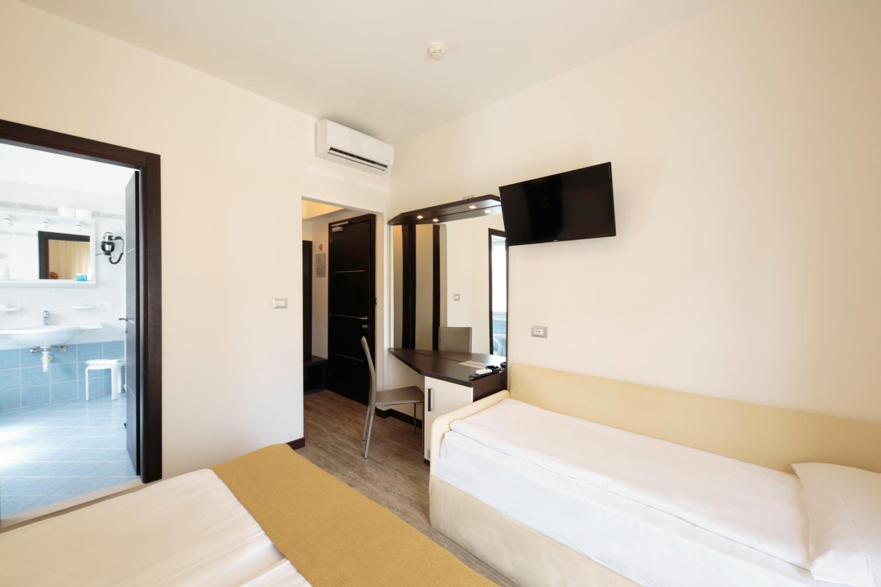 Triple Room with Balcony photo 1