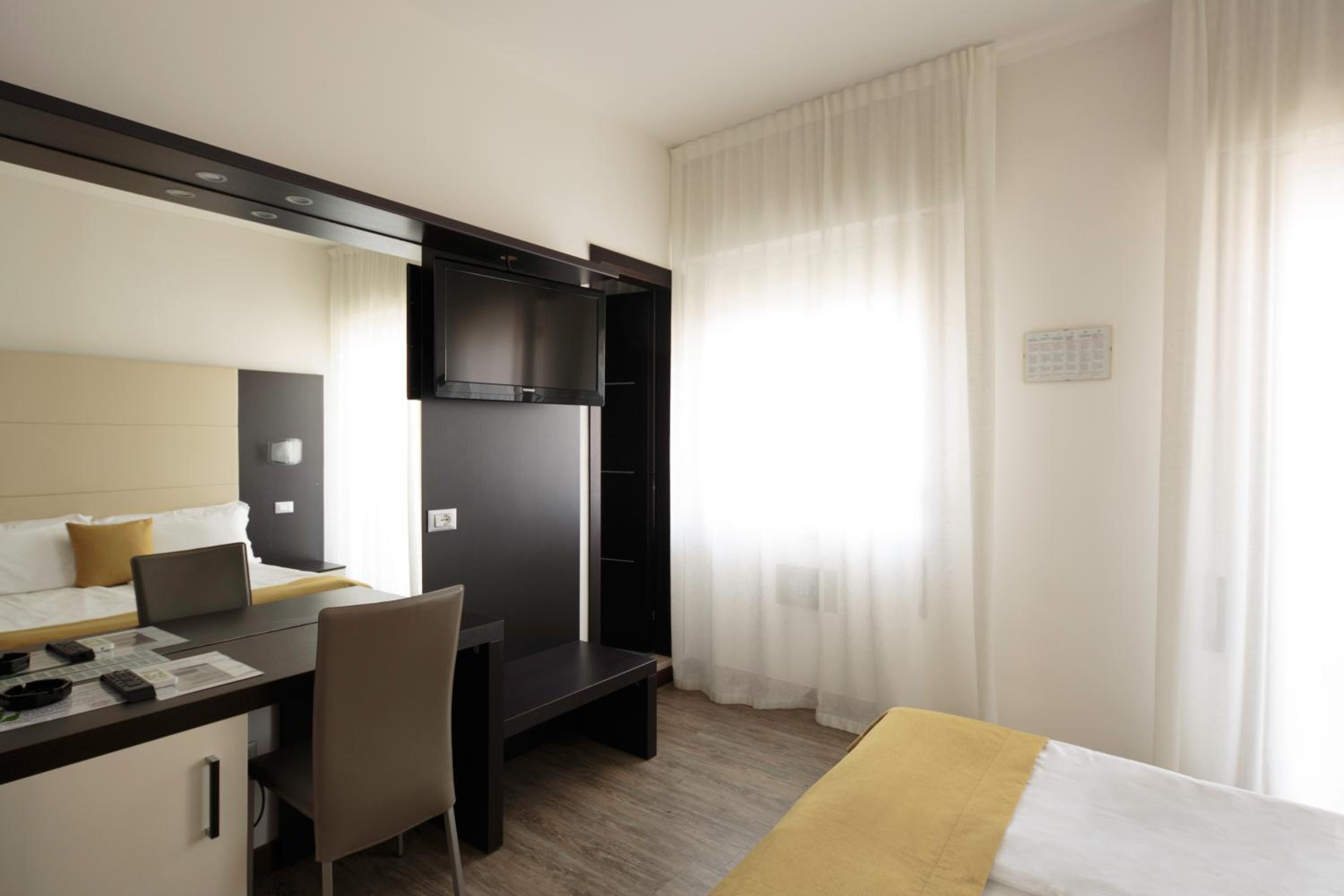 Double or Twin Room with Balcony photo 1