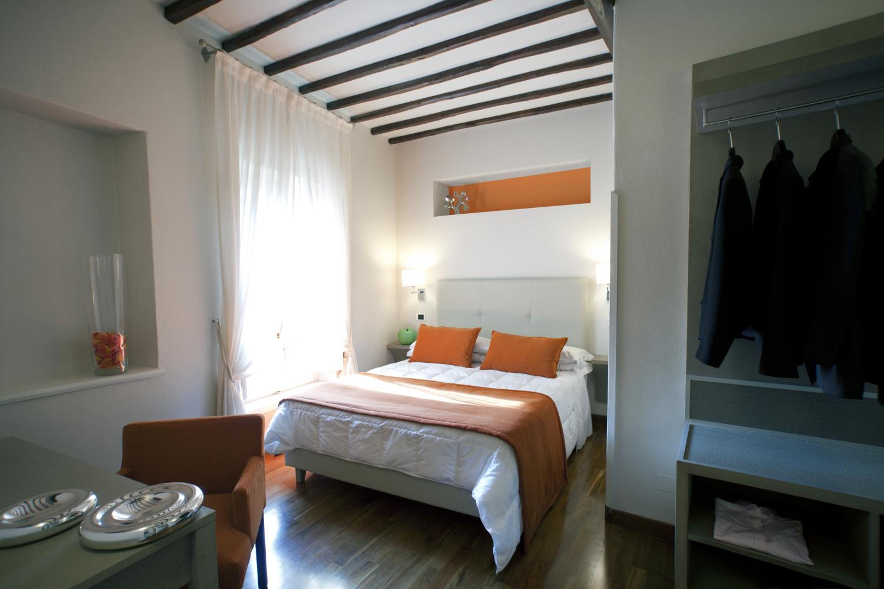 Classic Double or Twin Room - Photo 4